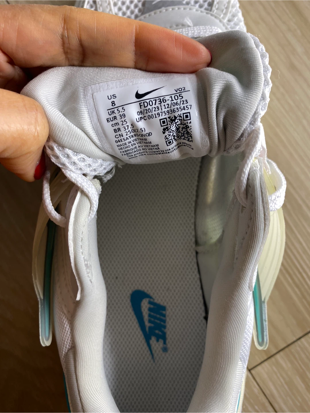 Nike V2K Run White/Teal, Women's Size 8 - photo 4