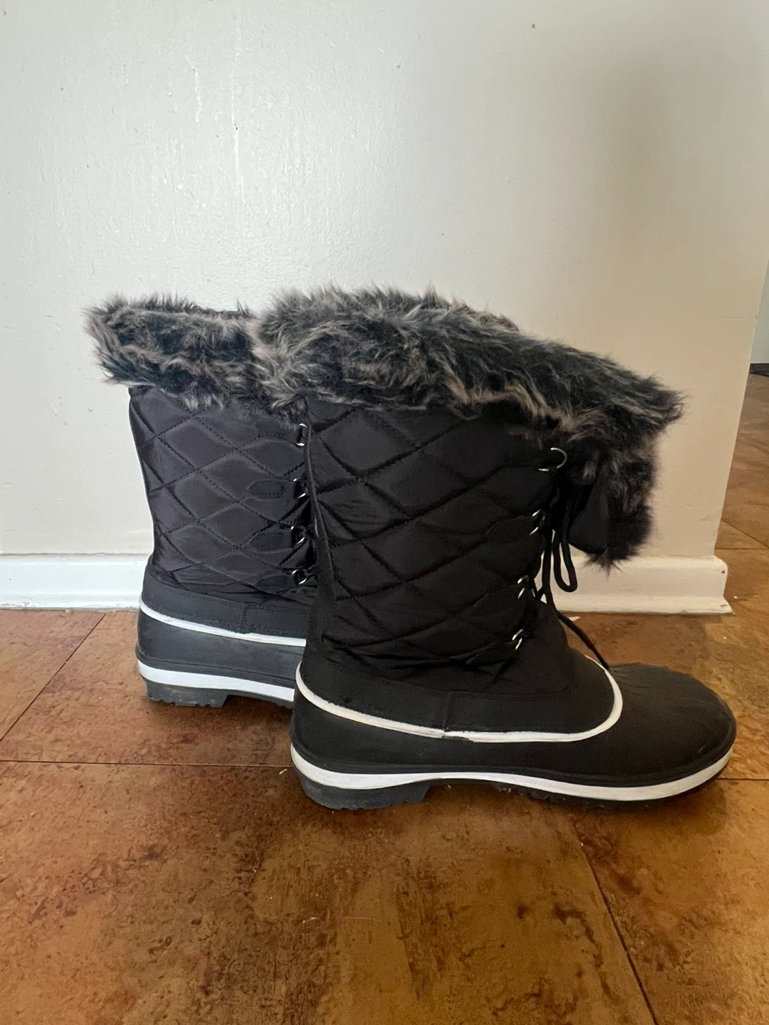 Women’s Black Winter Boots with Faux Fur Trim