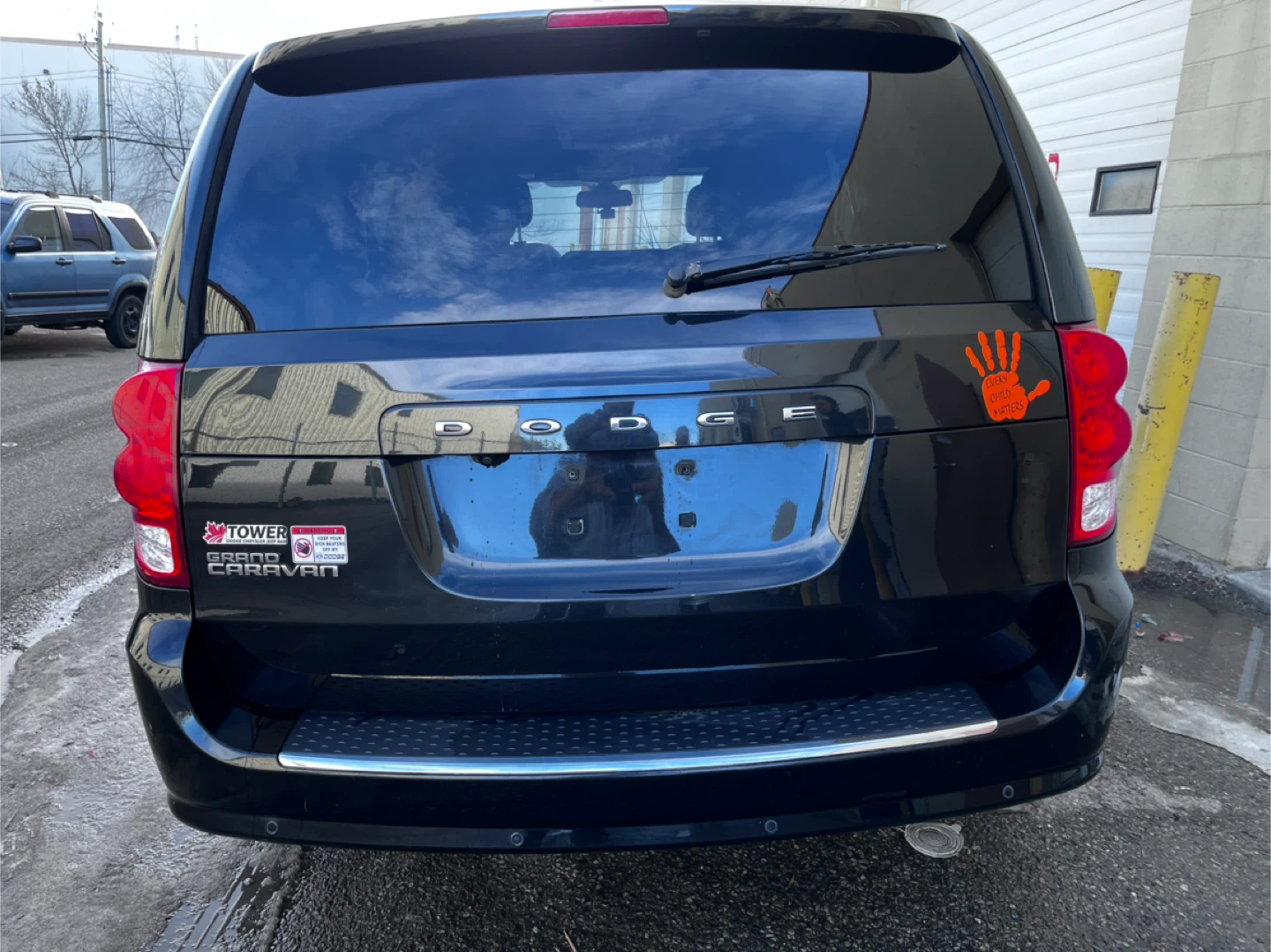 Dodge Grand Caravan - Black Minivan - photo 3