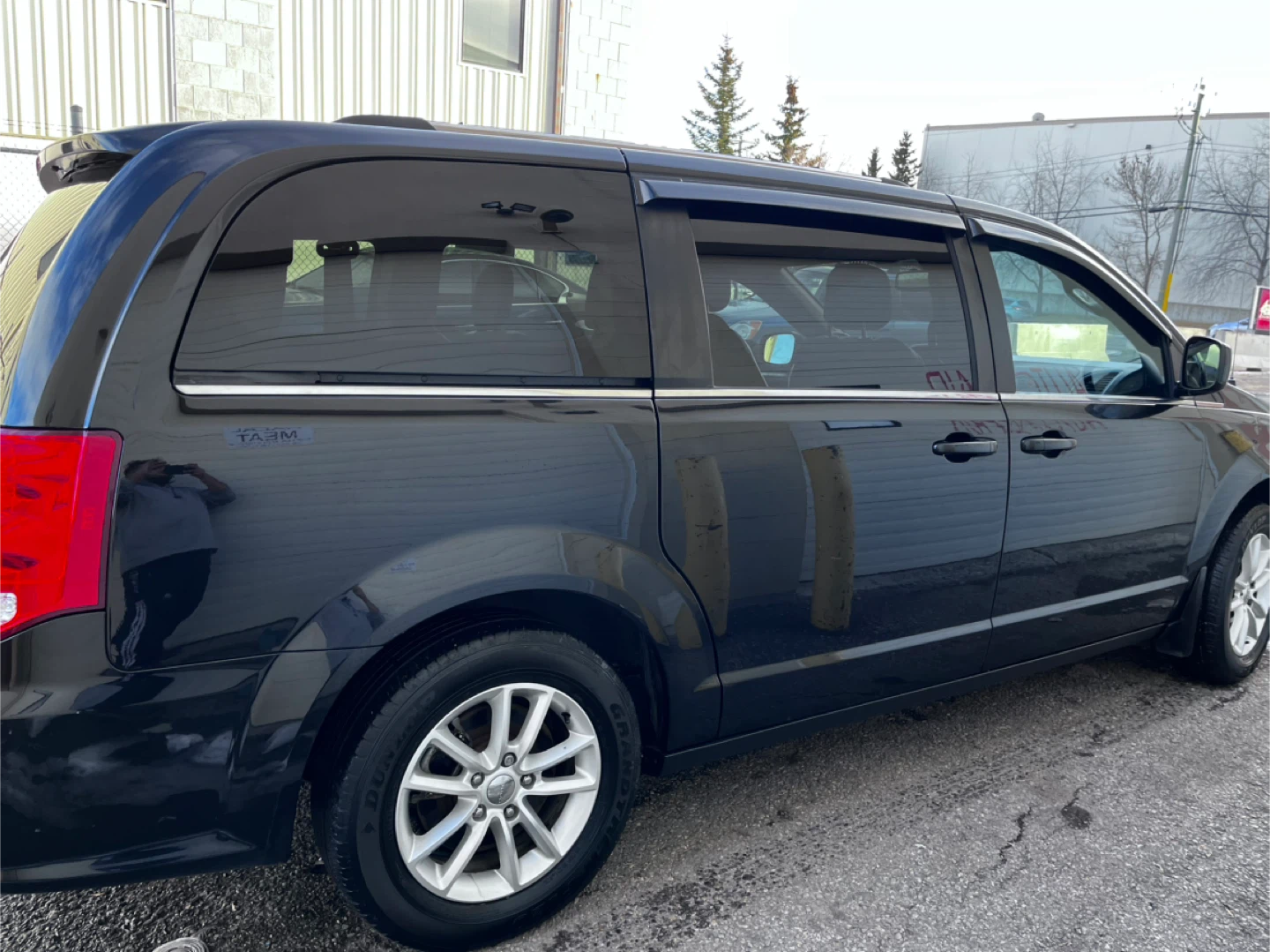 Dodge Grand Caravan - Black Minivan - photo 4
