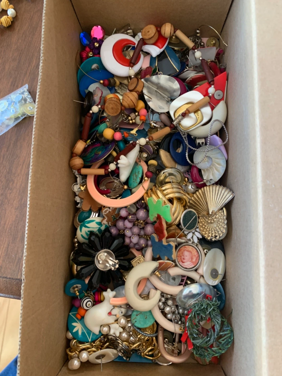 Vintage Jewellery Box with Assorted Jewellery - photo 5