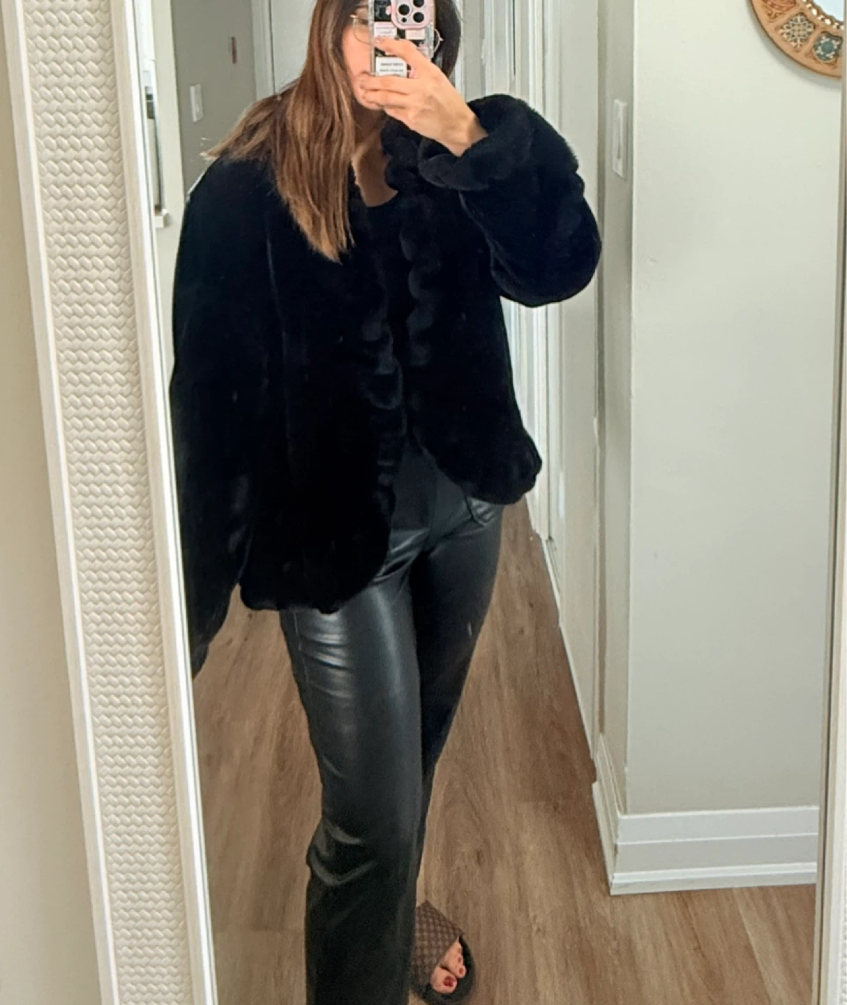 Luxurious fur coat in black - Beta’s choice
