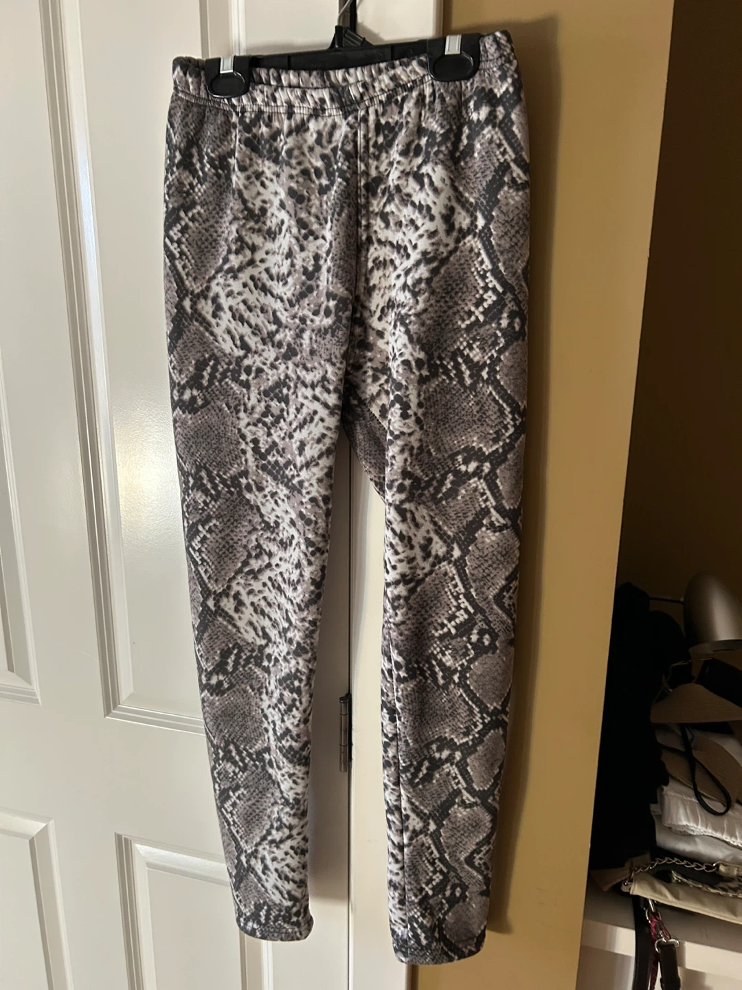 🥕Snakeskin Print Leggings