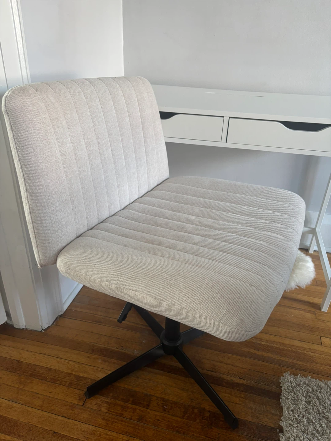 Beige Ribbed Swivel Desk Chair