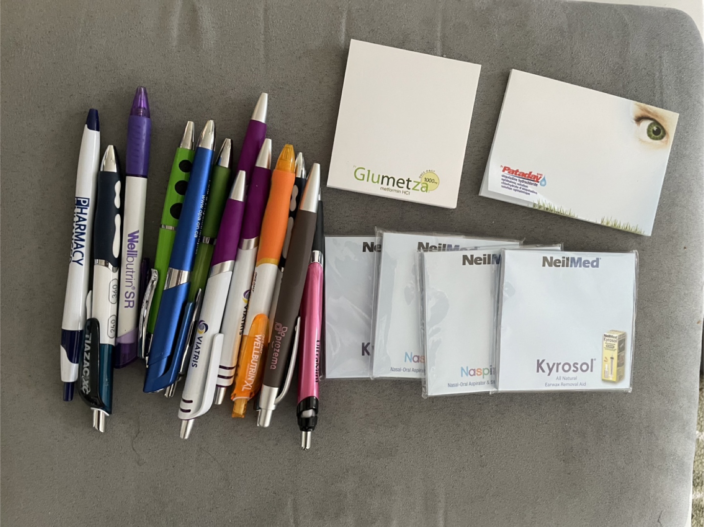 Assorted pens & sticky notepads #freecycle