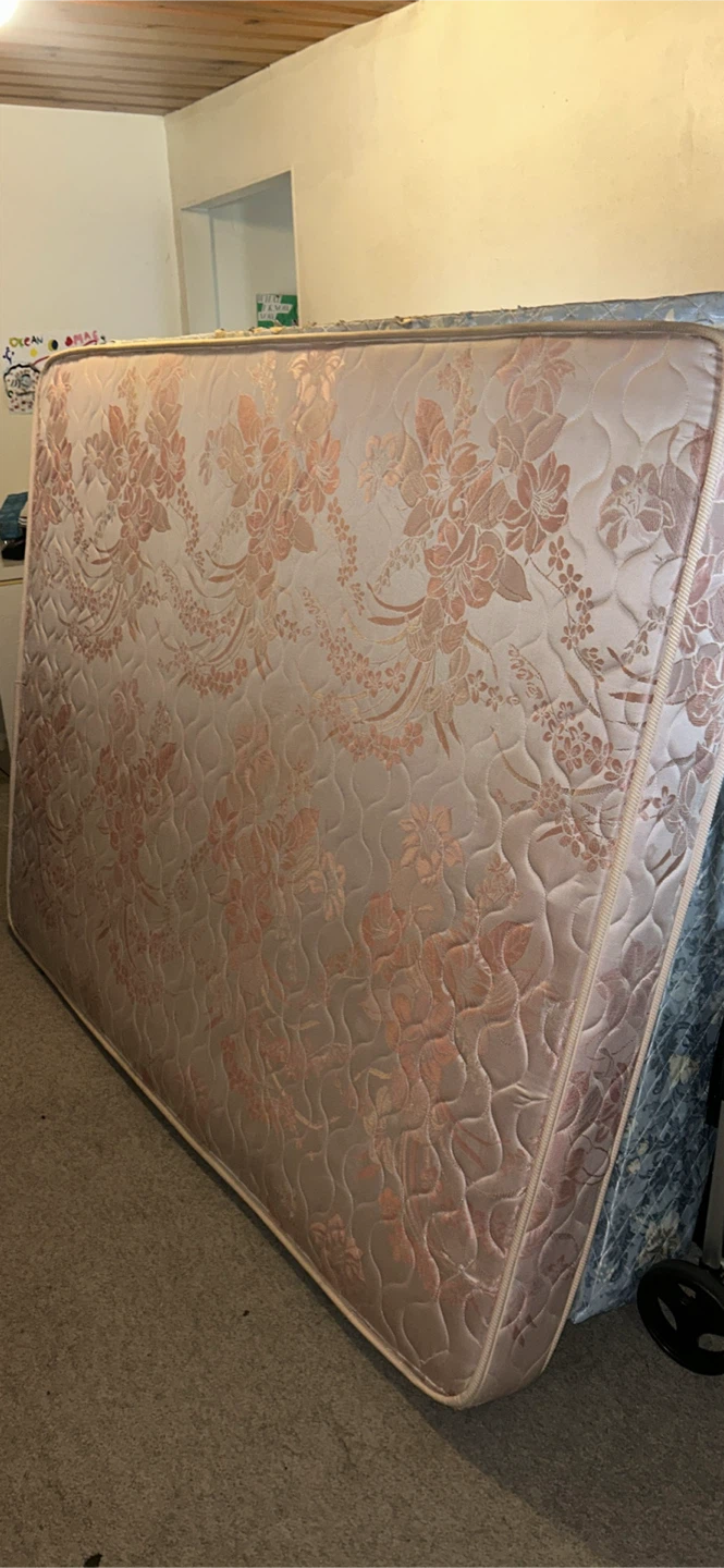 Queen size Royal Heritage Mattress/Boxspring 🥕 - photo 2