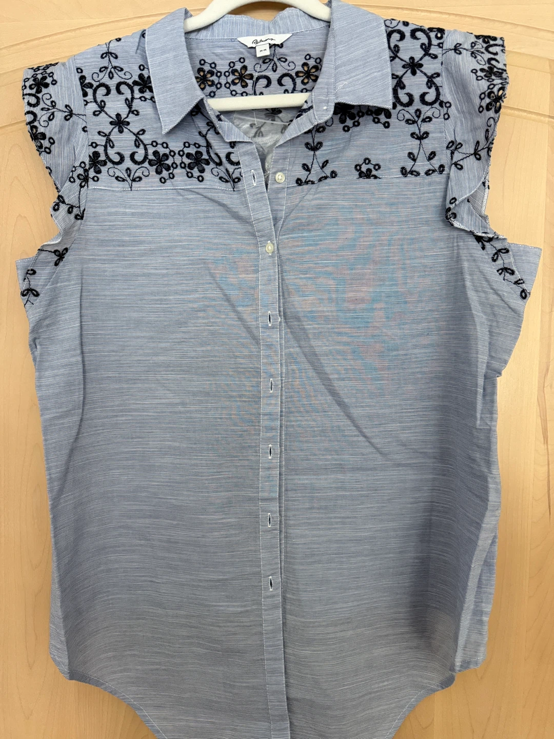 Reitmans Sleeveless Blouse - Size M