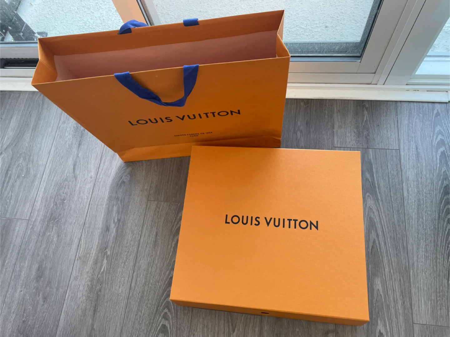 Empty XL Louis Vuitton Box & paper Bag