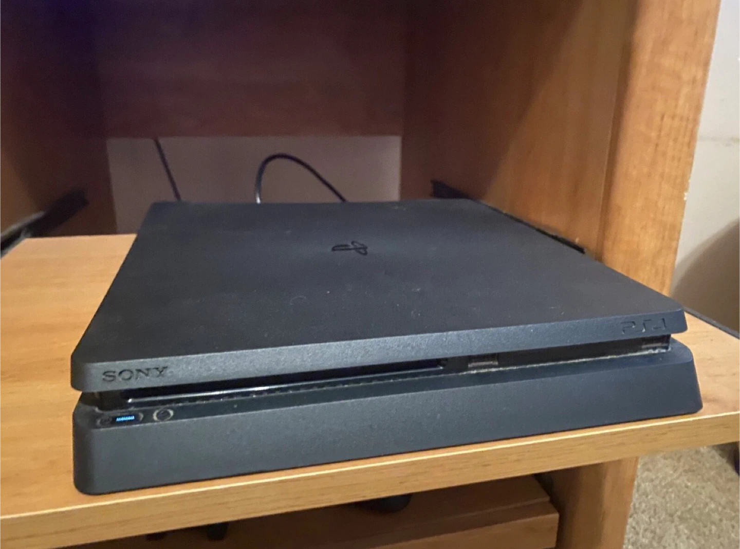 Sony PlayStation 4 (PS4)