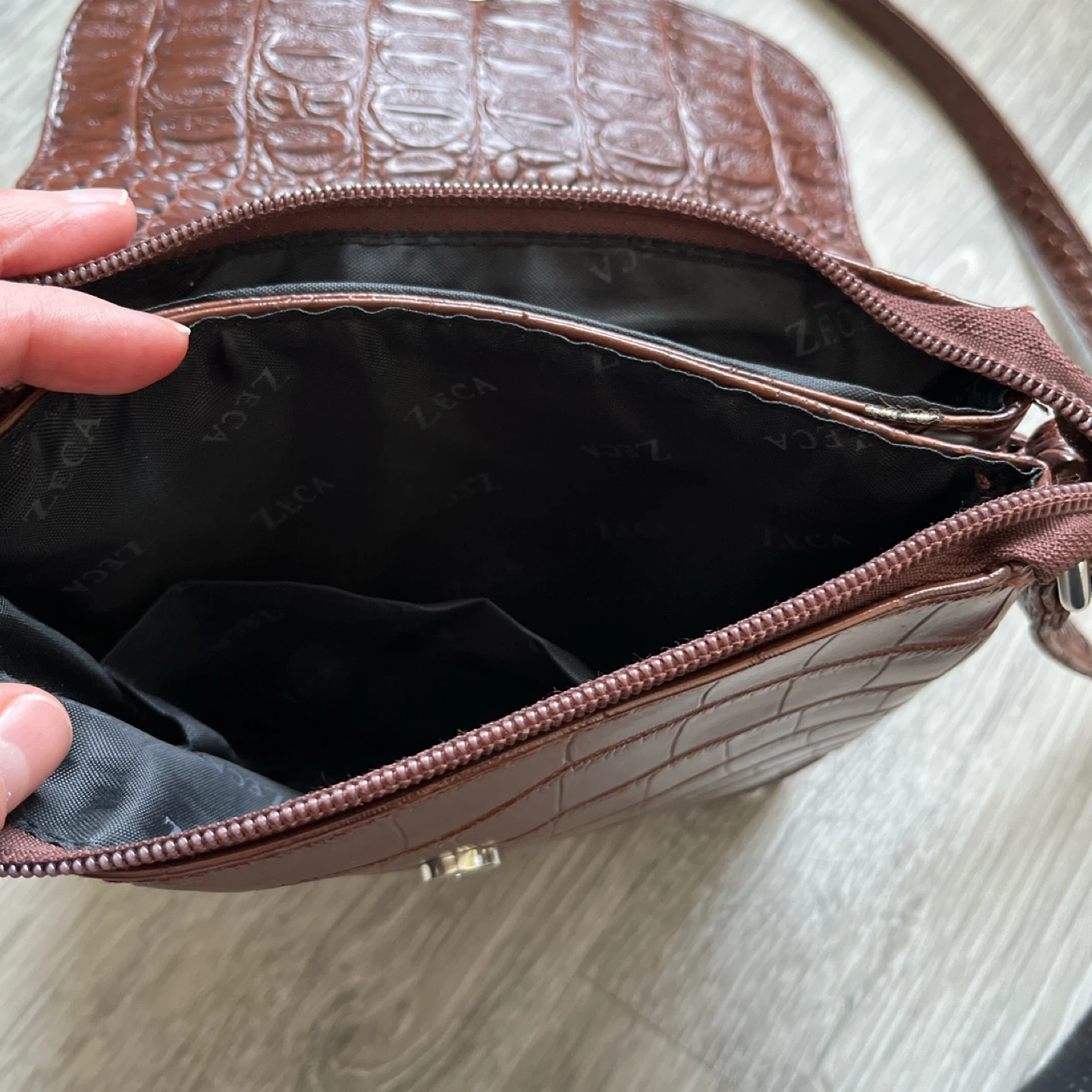 Croc Embossed Brown Crossbody Bag - photo 4