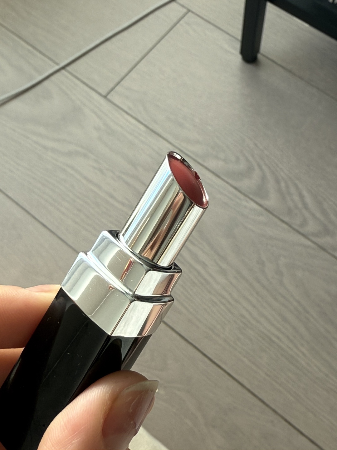 Chanel Rouge Coco Bloom 124 Merveille Lipstick - photo 4