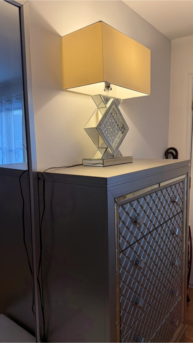 Silver Mirrored 4-Drawer Chest & Lamp - photo 2