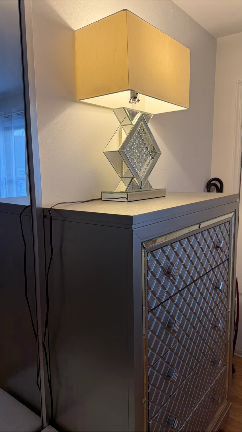 Silver Mirrored 4-Drawer Chest & Lamp - photo 3