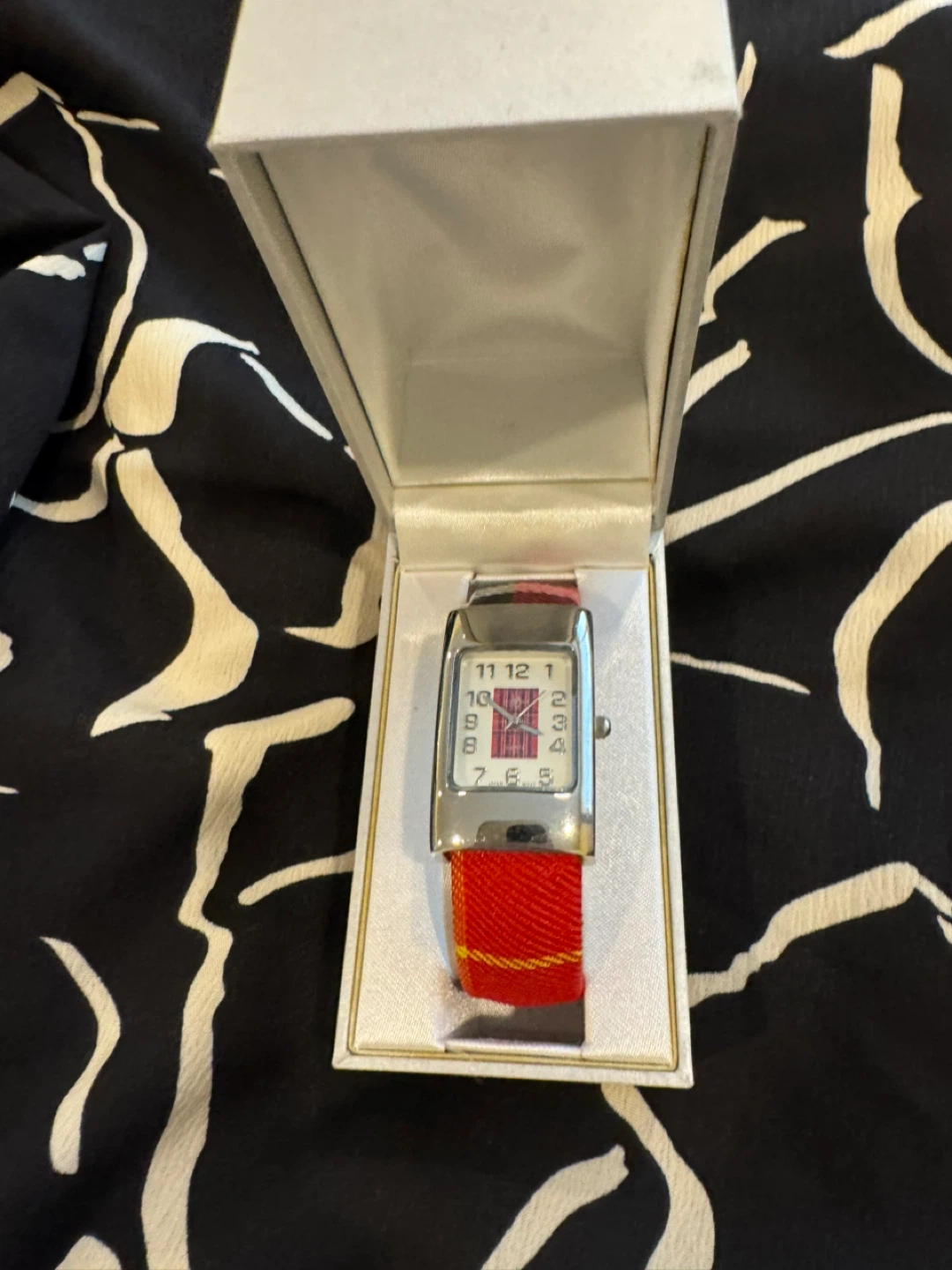 Ladies' Silver Watch with Red Band - photo 2