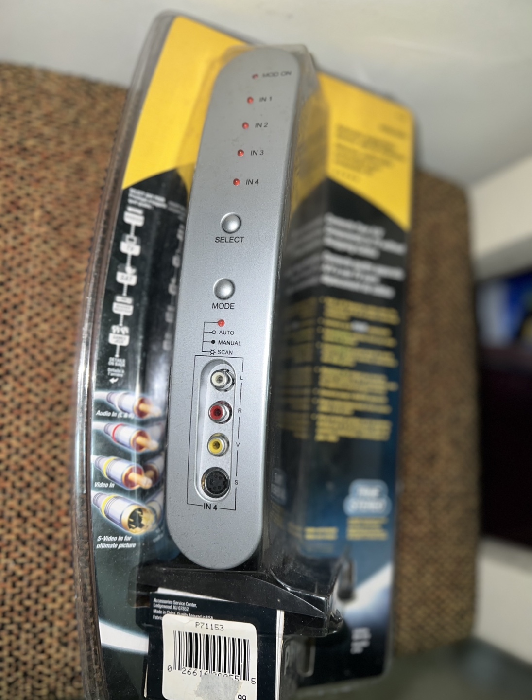 New Philips Audio/Video Selector w/ RF Modulator - photo 2