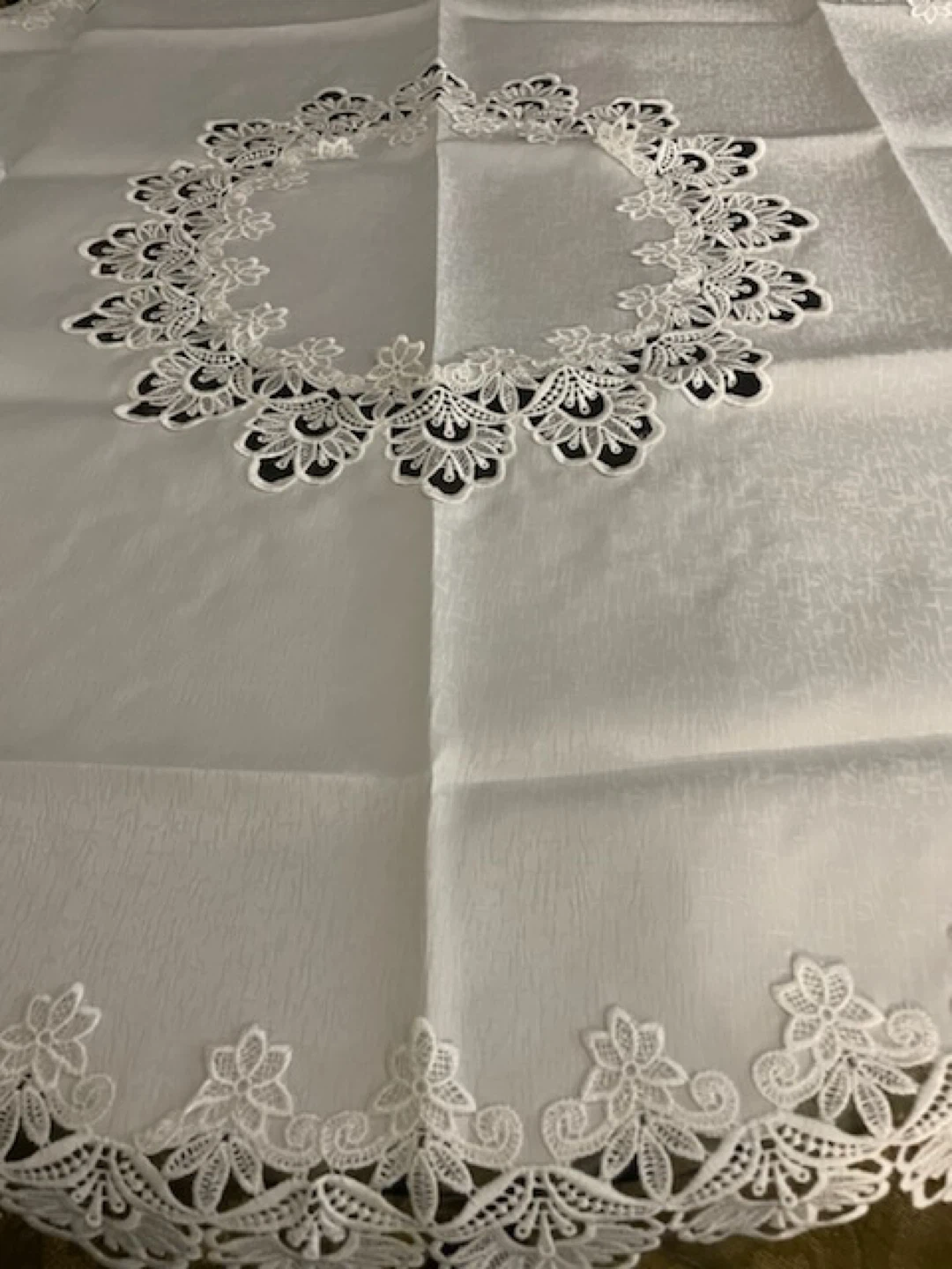 Round white tablecloth - photo 3