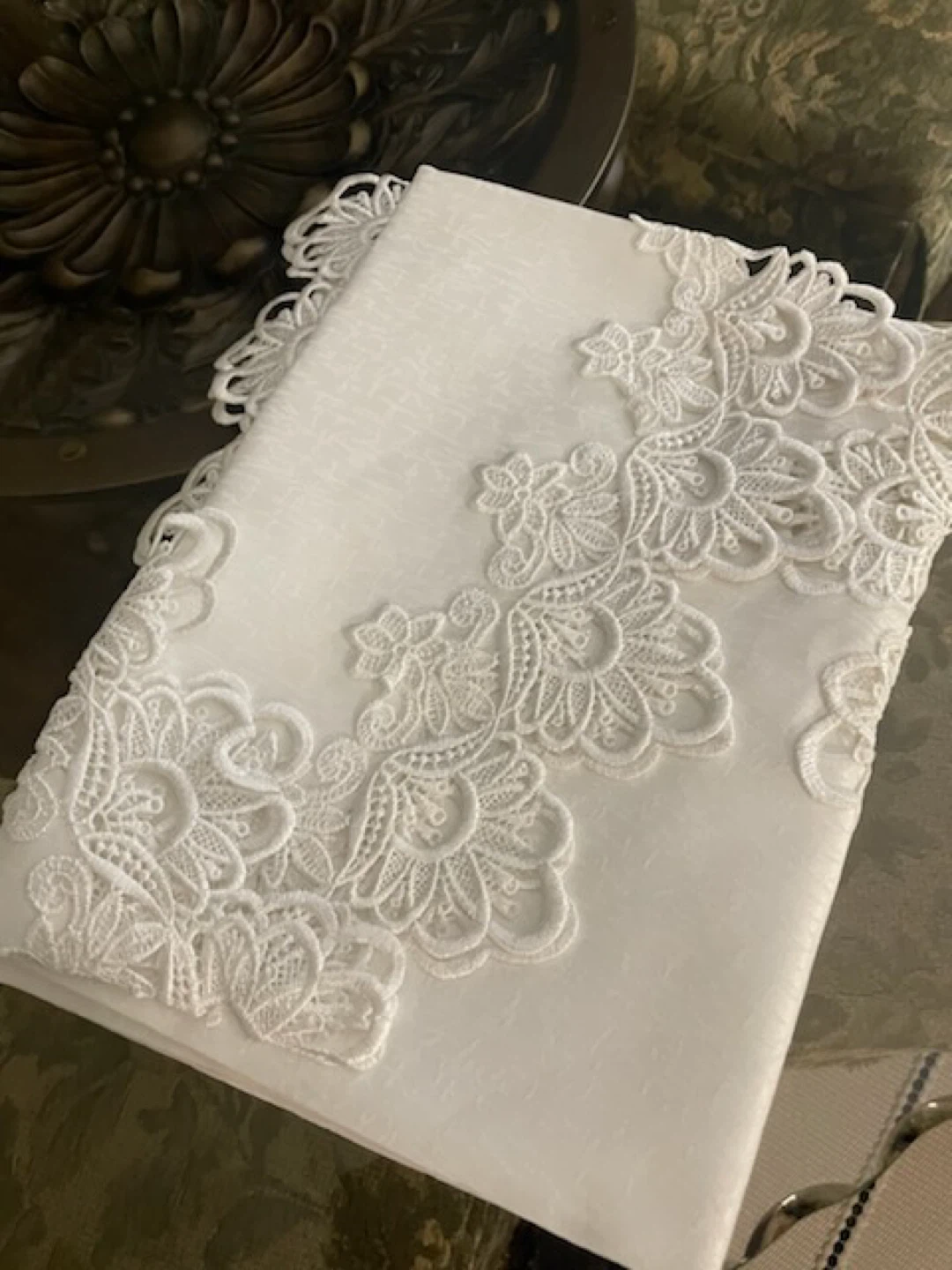Round white tablecloth