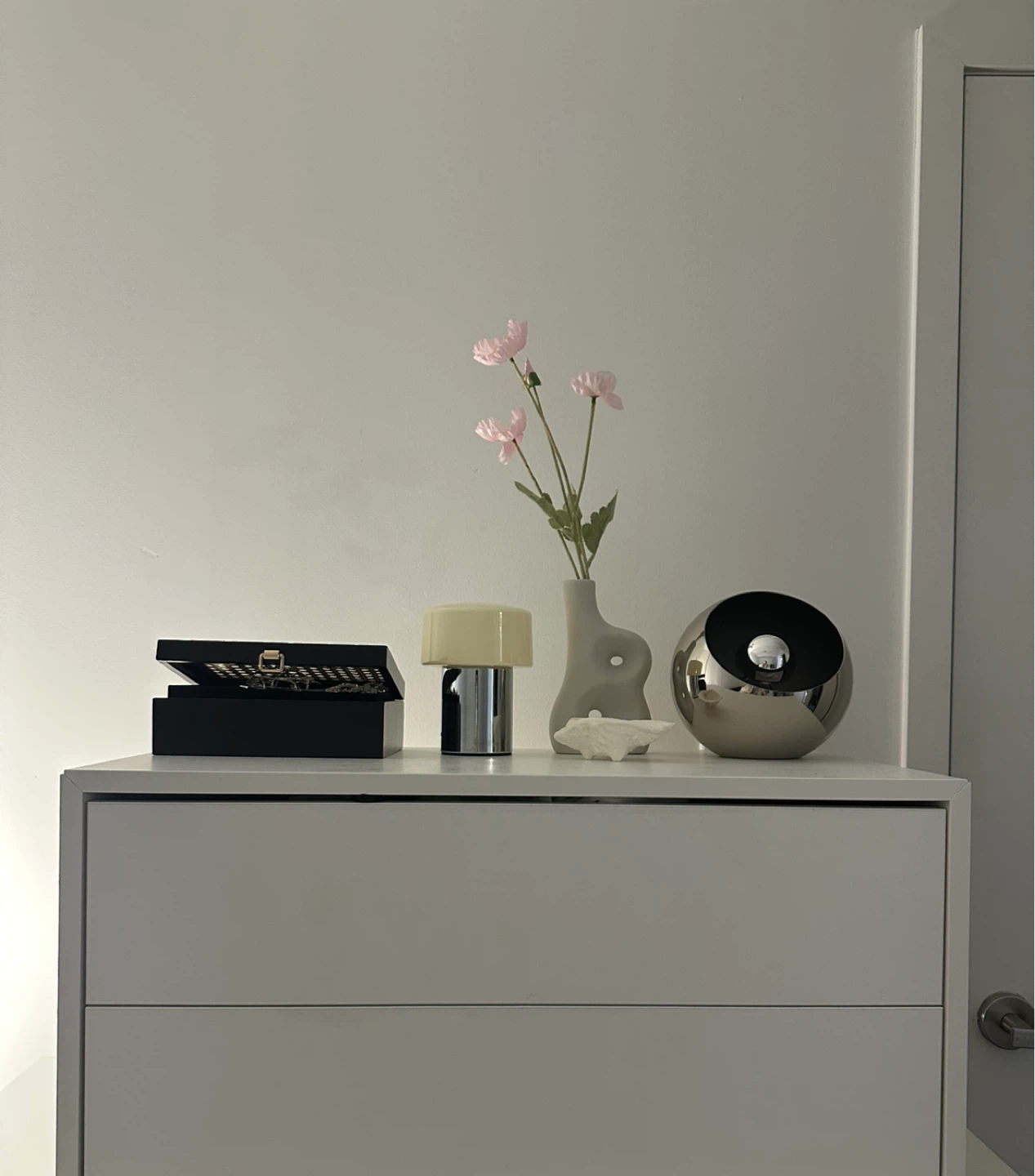 White 2-Drawer Dresser - photo 2