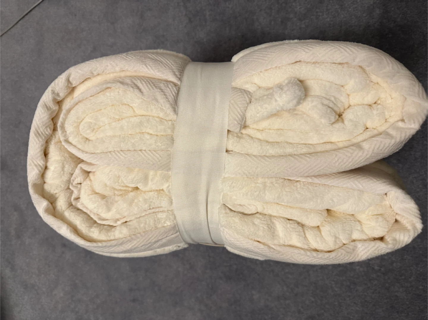 Kirkland Queen Grand Lit Plush Blanket - New - photo 3