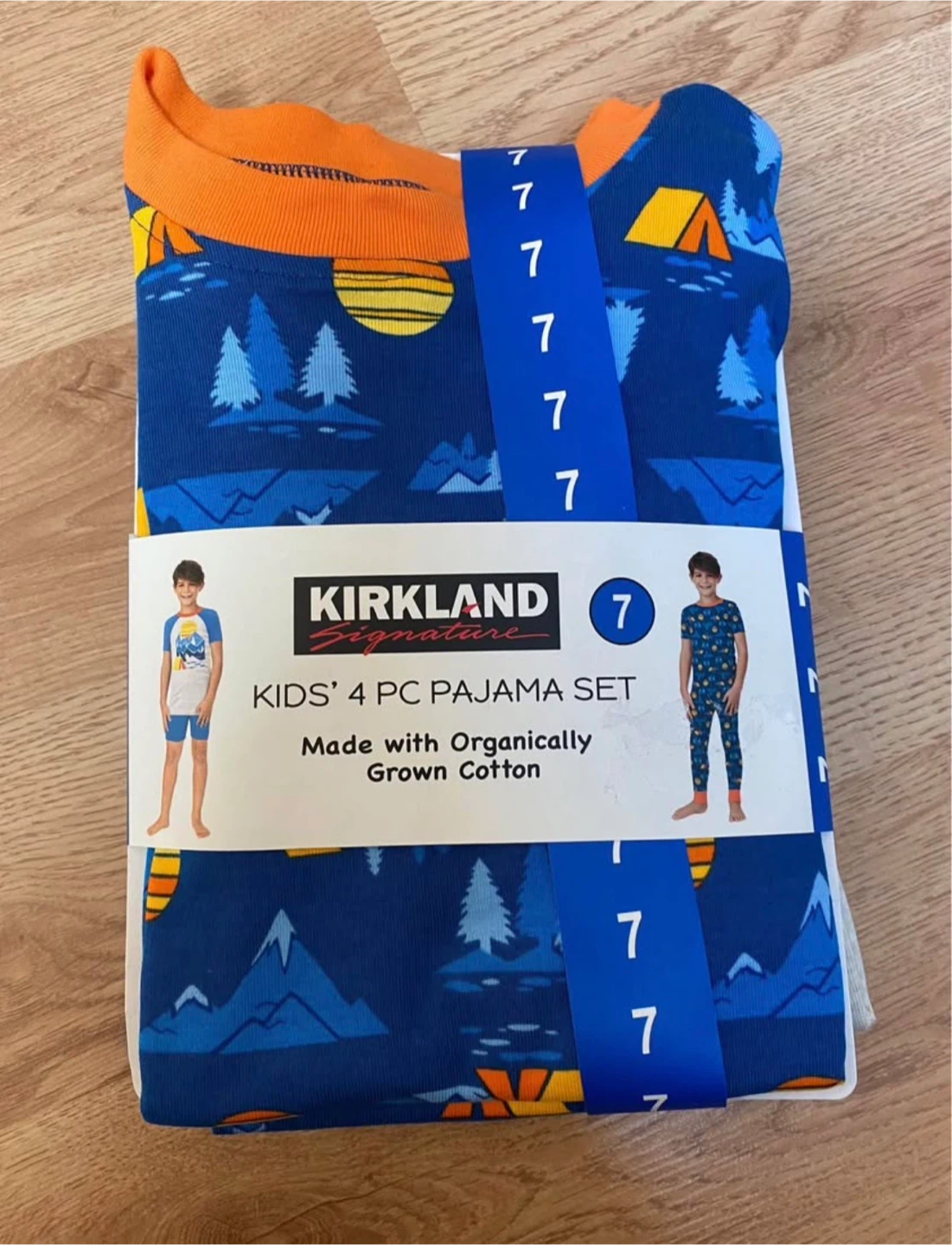Kirkland kids 4 piece pajama set- size 7🥕