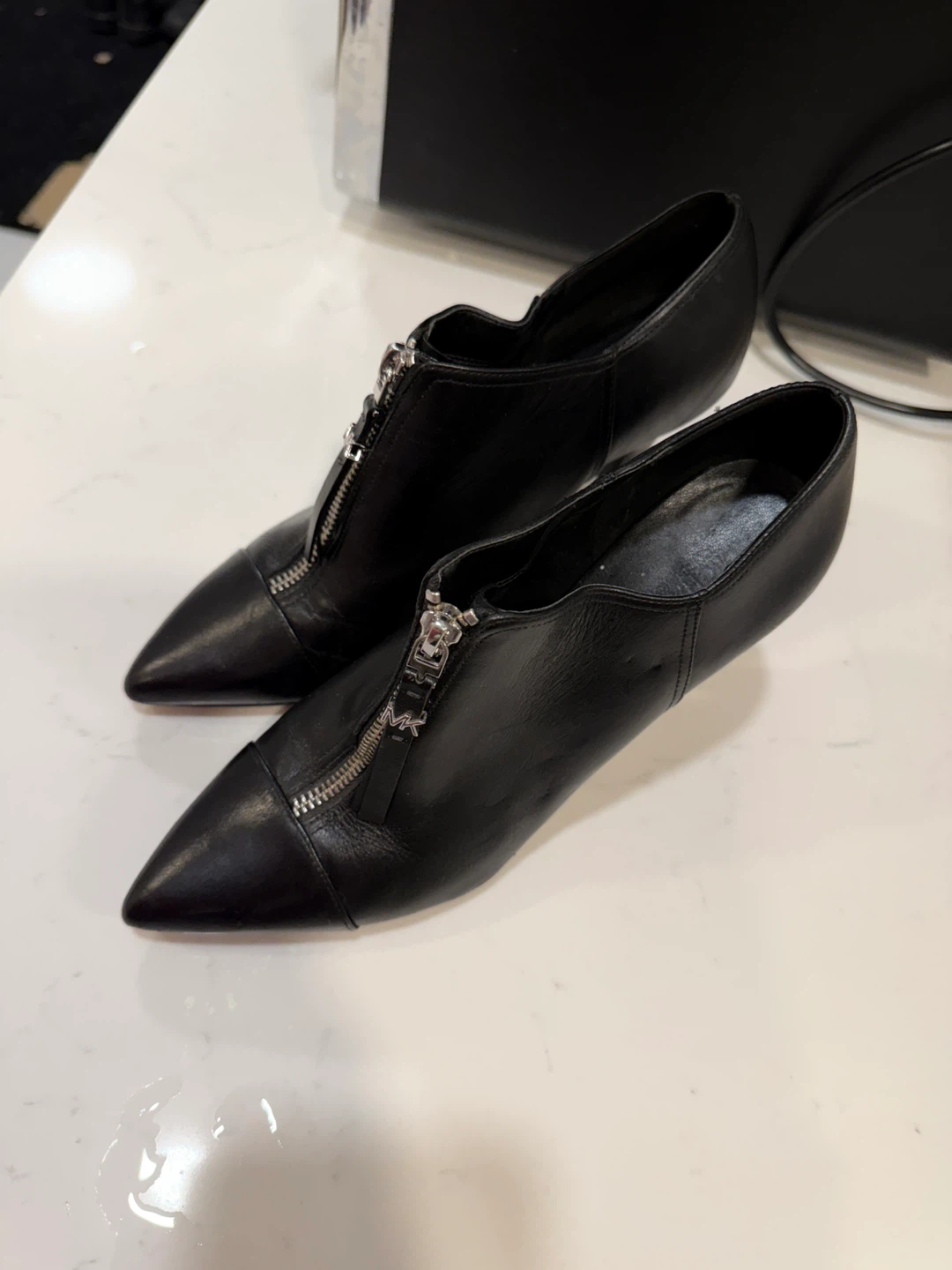 Michael Kors Black Leather Heels 7.5 - photo 2