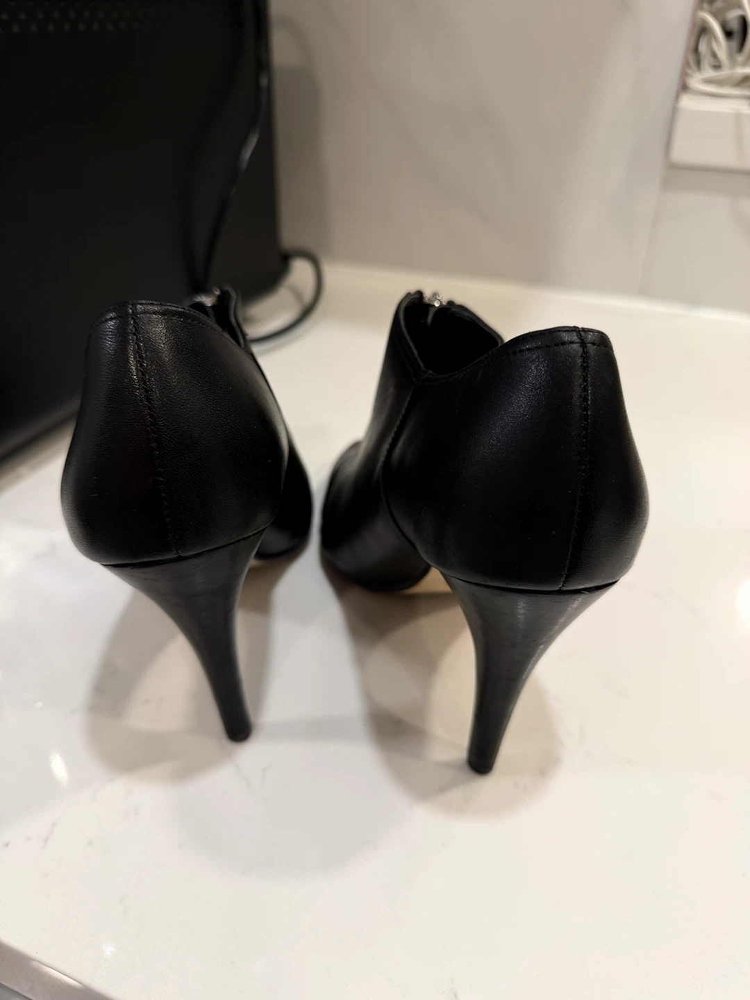 Michael Kors Black Leather Heels 7.5 - photo 4