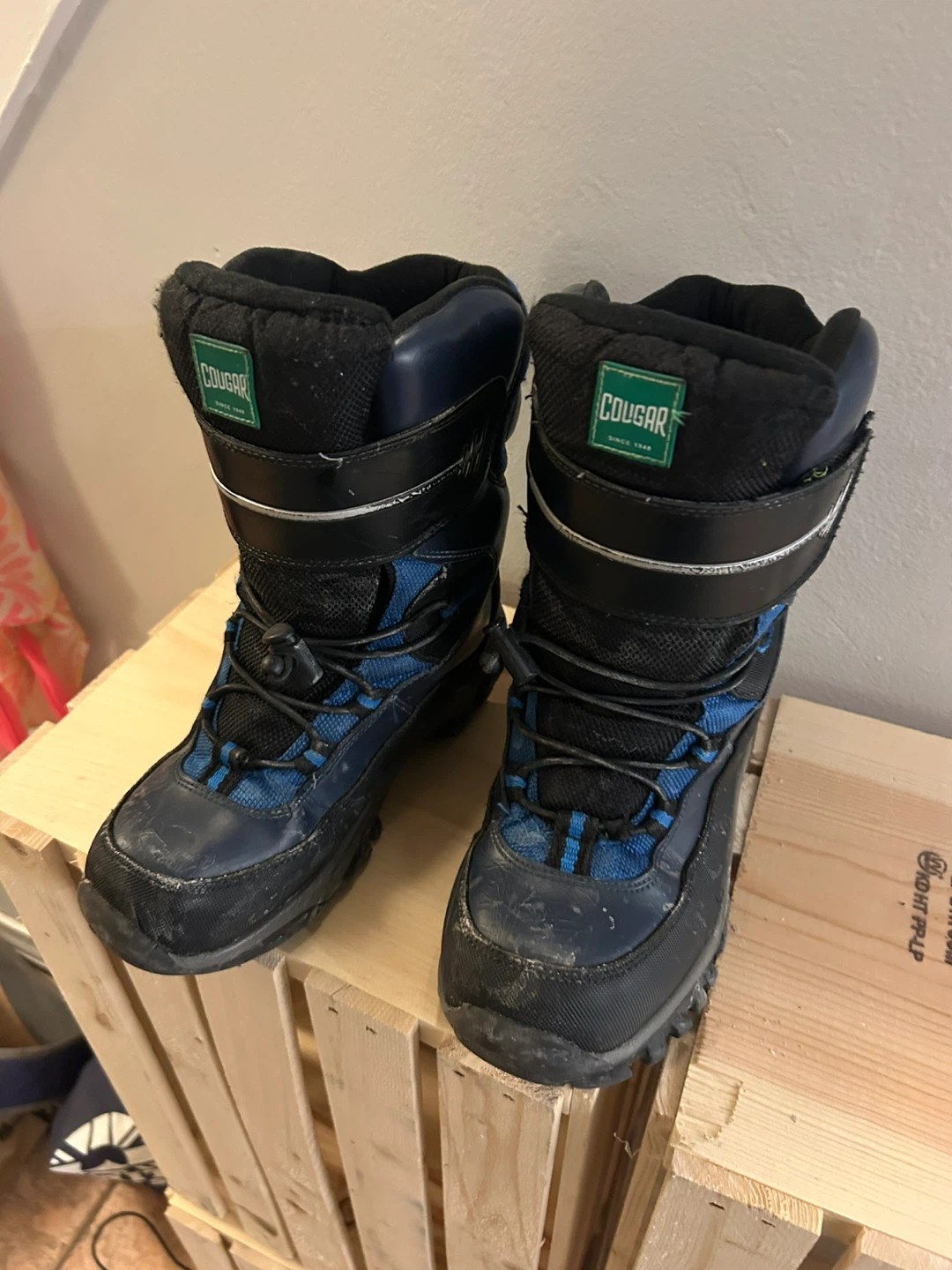 Boys size 4 winter boots