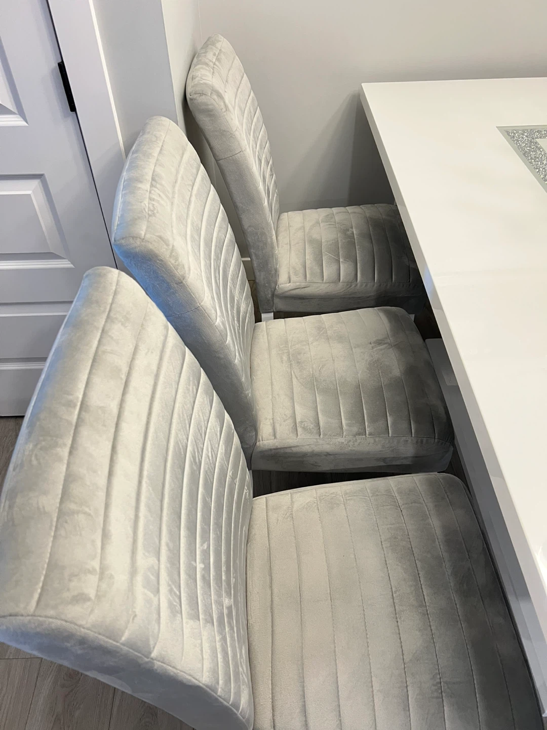 Dining Table with 6 Grey Velvet Chairs - photo 3