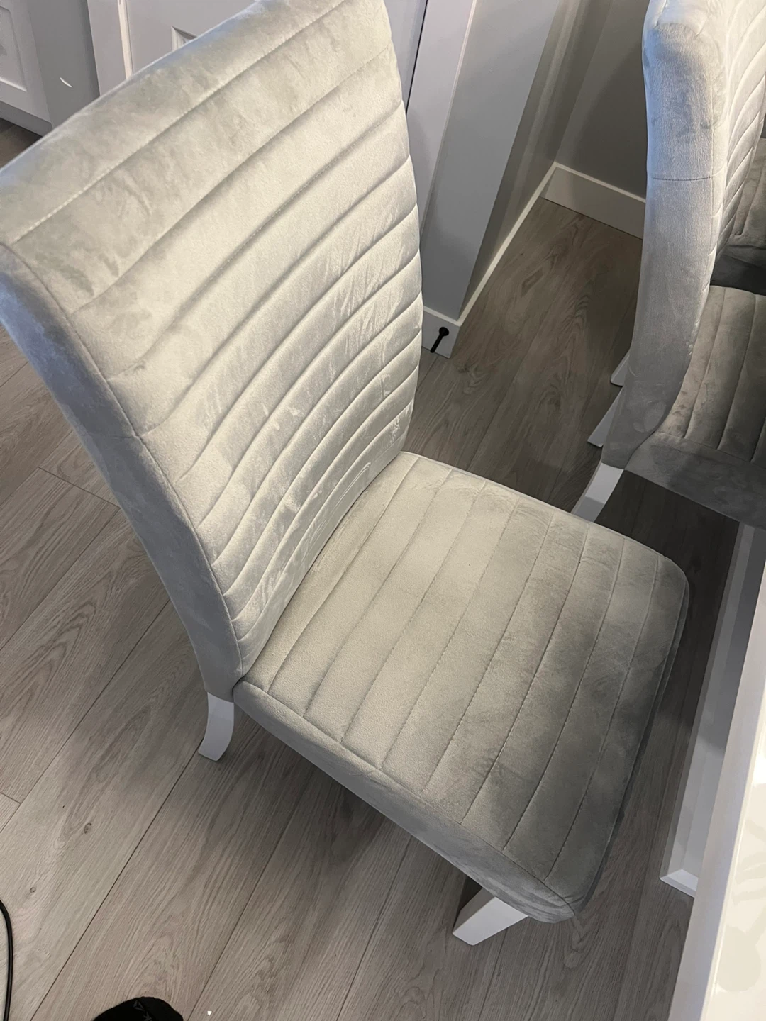 Dining Table with 6 Grey Velvet Chairs - photo 4