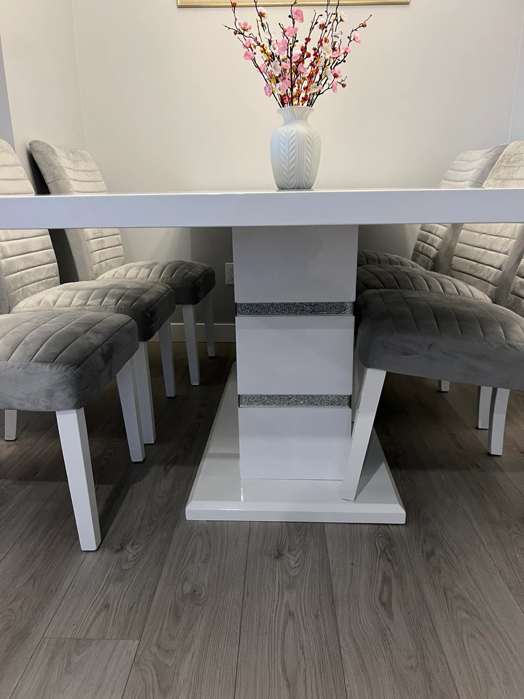 Dining Table with 6 Grey Velvet Chairs - photo 5