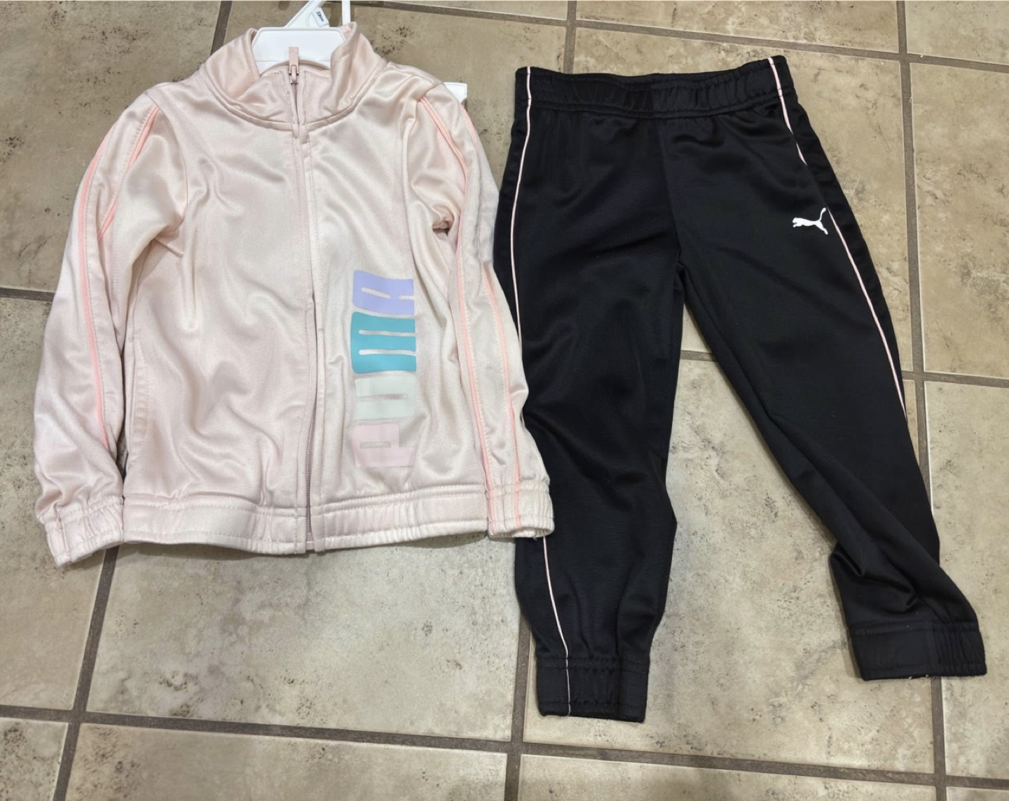 Puma Tracksuits - Size 4T 10$ each - photo 2