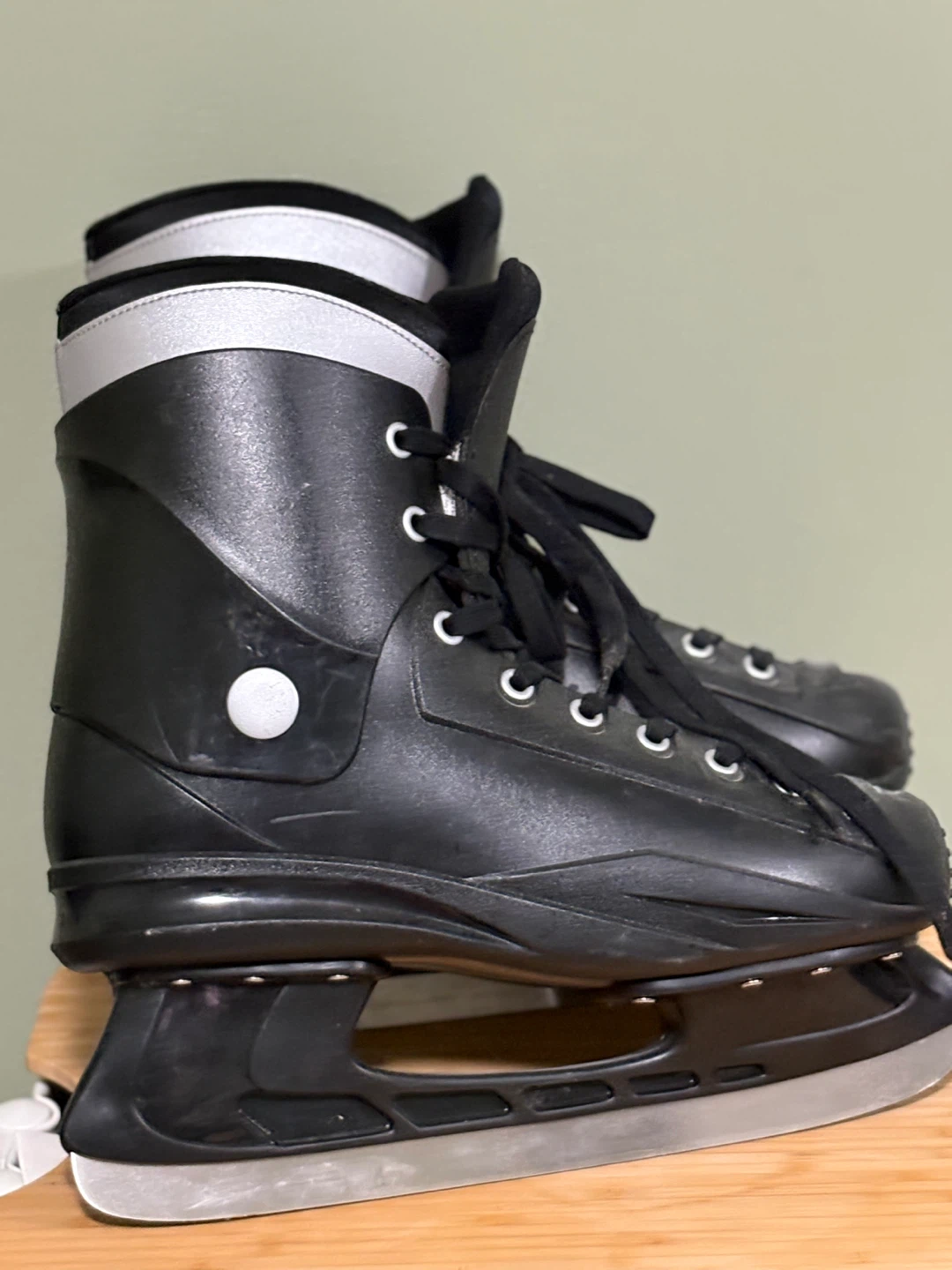 Oxelo Ice Skates - Size 10.5 (M) UK 9.5 - photo 2