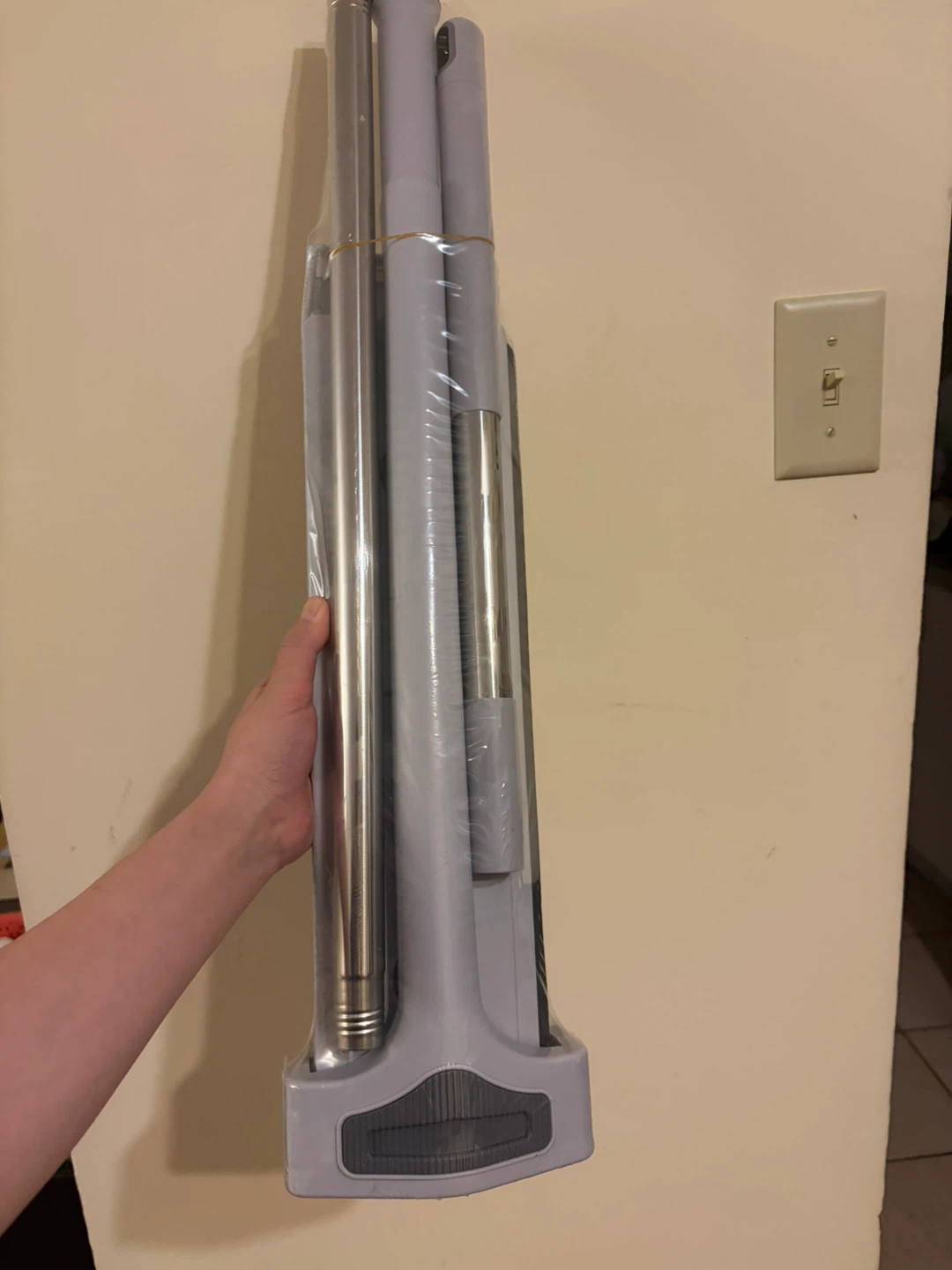 [Brand New] Hand-Free Rotating Mop - Never Used 🥕 - photo 3