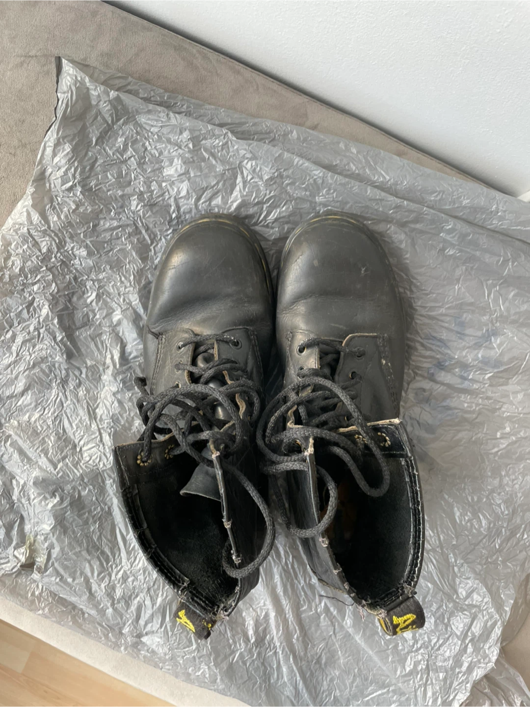 Dr. Martens Black Leather Boots. Size 9 women, mens 7 - photo 4