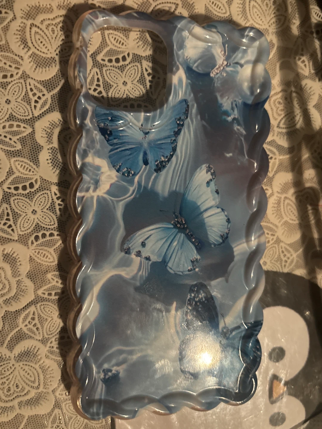 iPhone 15 plus Case - Clear with Scalloped Edges