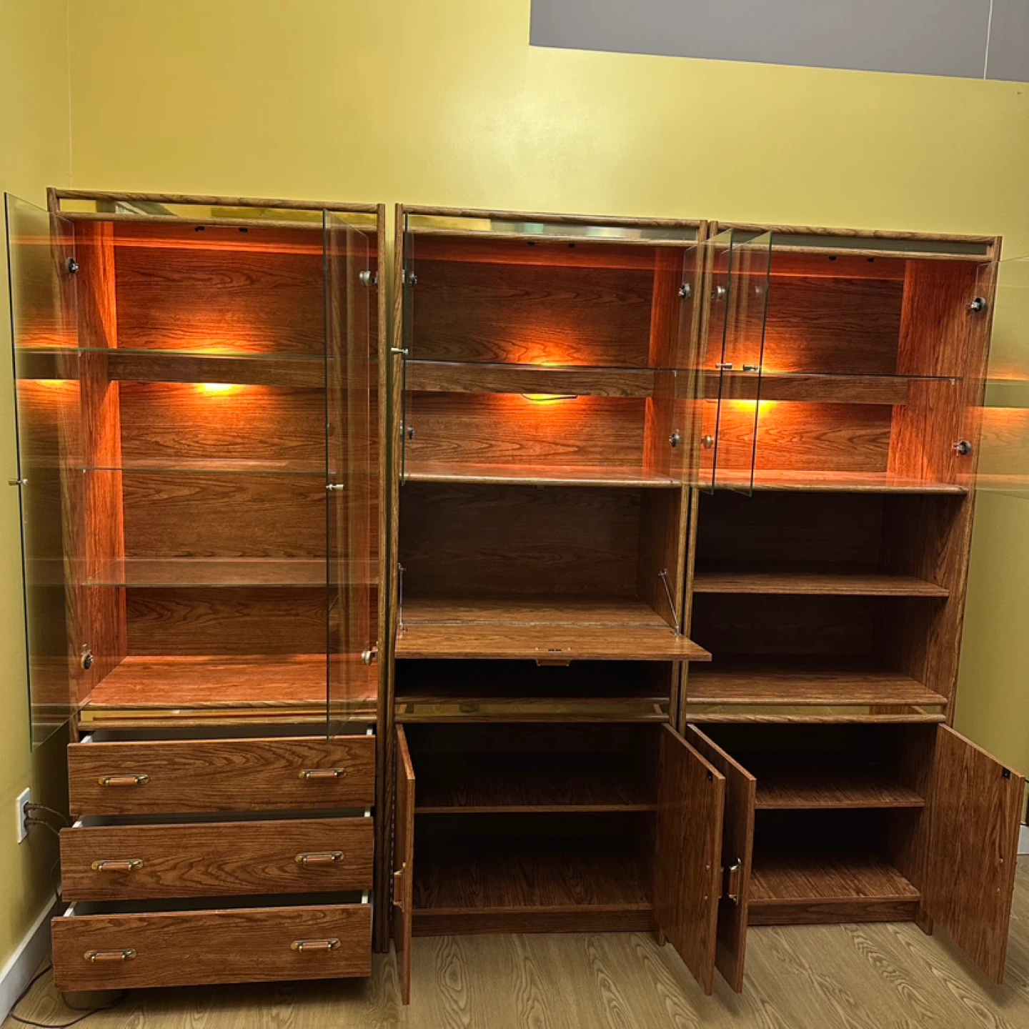 Vintage 3-Piece Wall Unit / Display Cabinet (CAN DELIVER) - photo 2