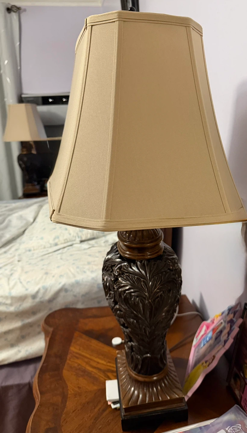 Table Lamp with Carved Base - photo 3