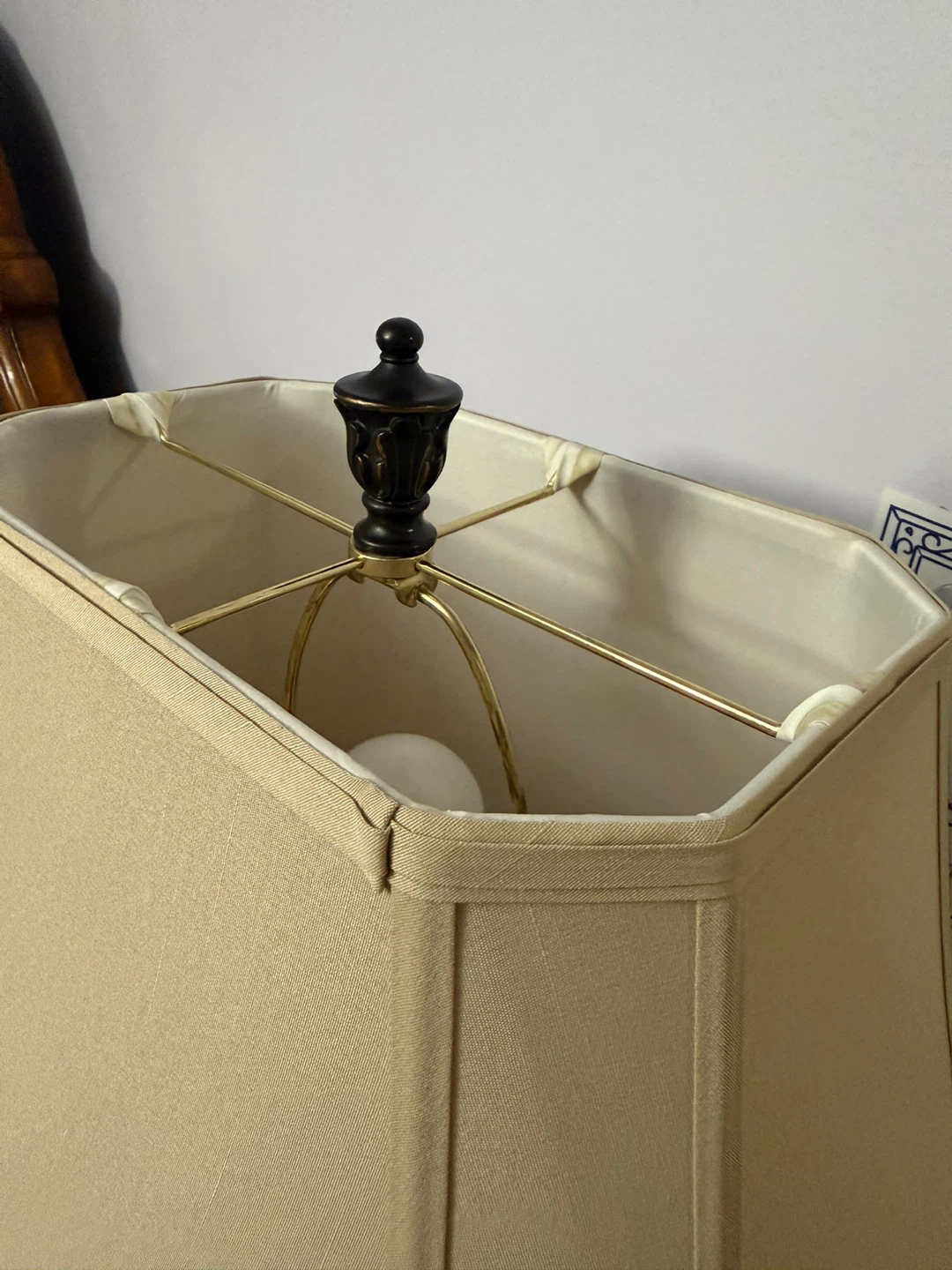 Table Lamp with Carved Base - photo 4