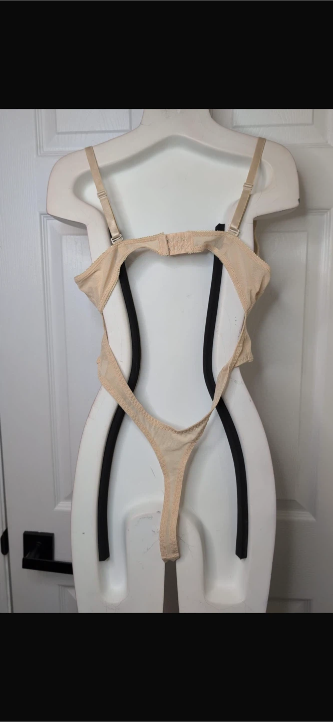 NEW! Women’s Lace Bodysuit / Shapewear – Nude / Beige- Size M&L - photo 4