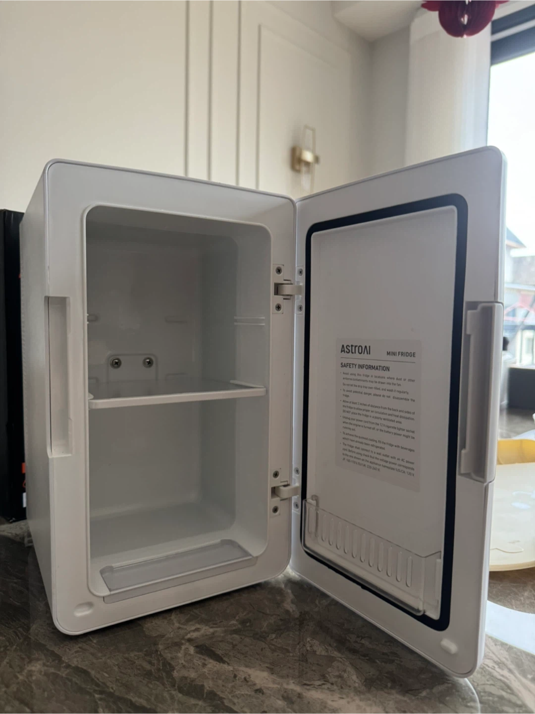 AstroAI Mini Fridge - 6L Capacity - photo 2