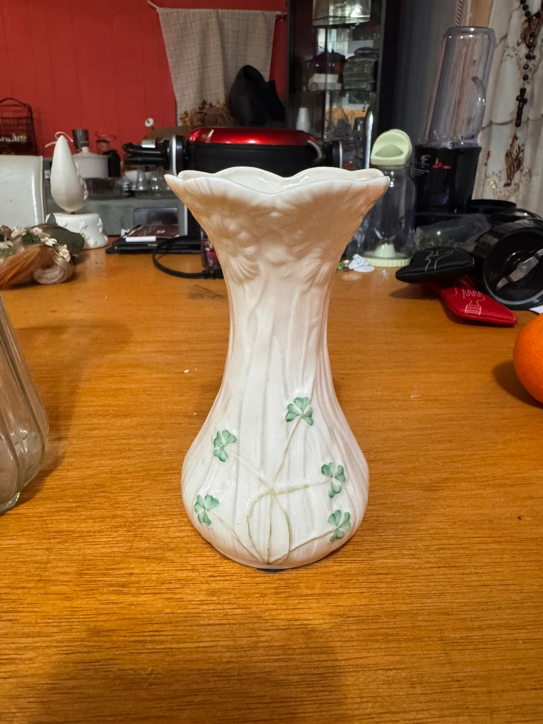 White Vase with Shamrock Design 🥕