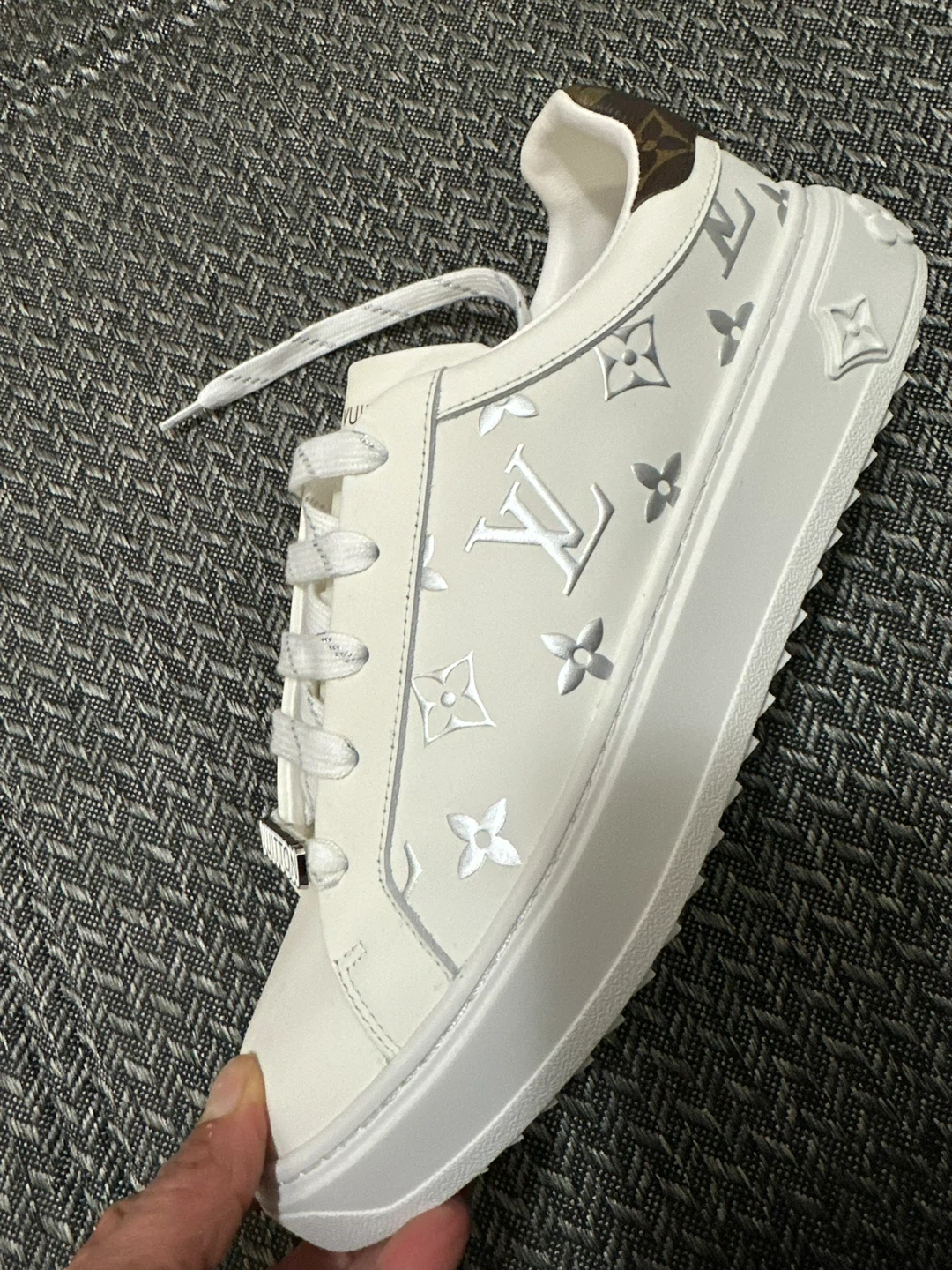 Unisex size 43- Louis Vuitton White Leather Sneaker