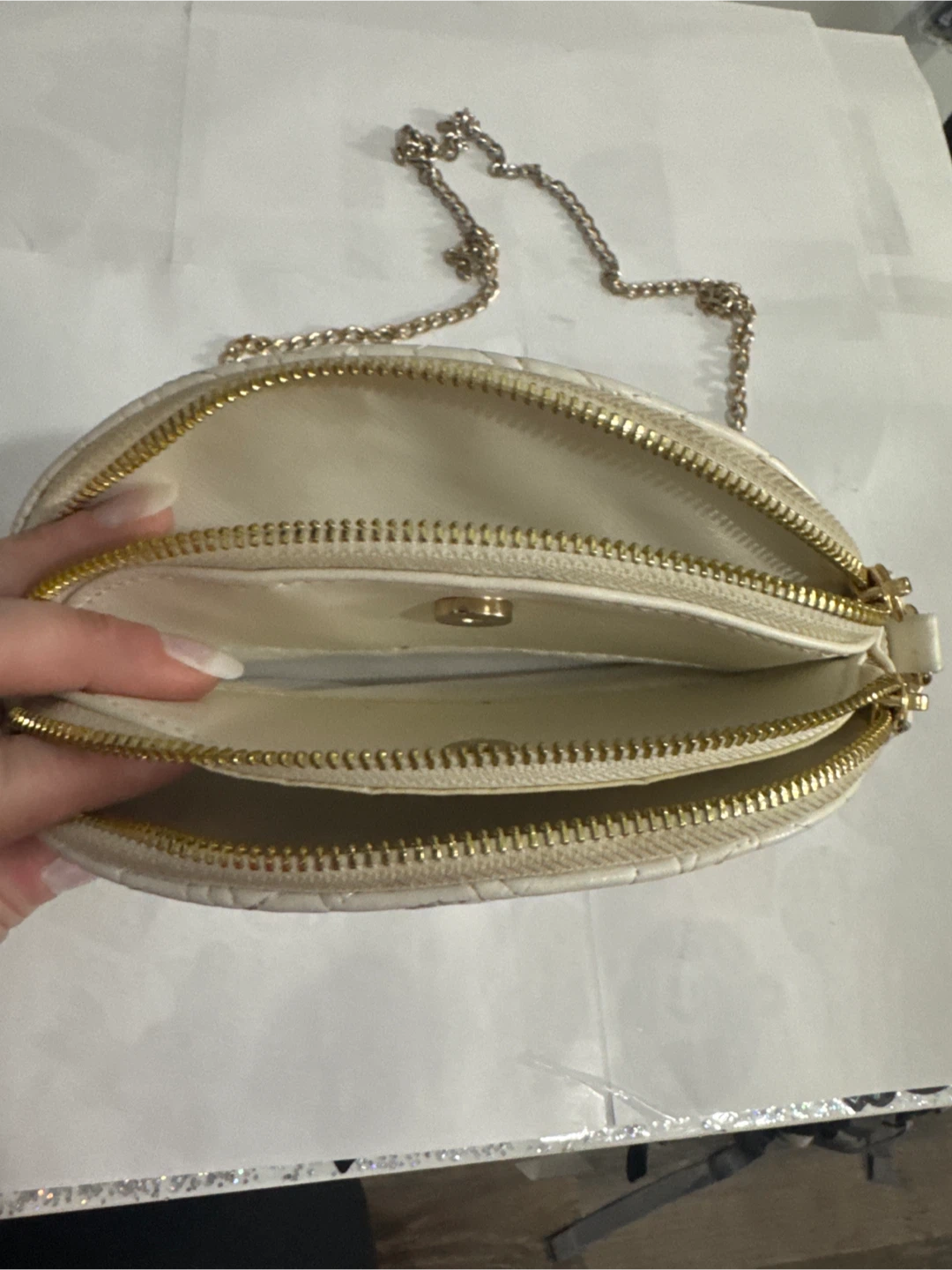 Guess White Quilted Crossbody Bag - photo 2