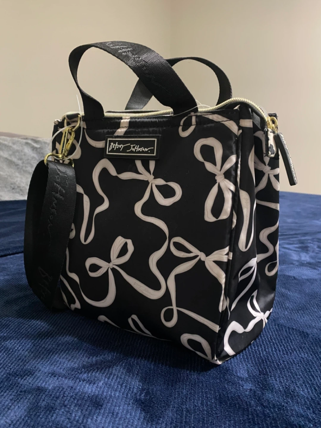 Betsey Johnson Black & White Bow Tote Bag ***