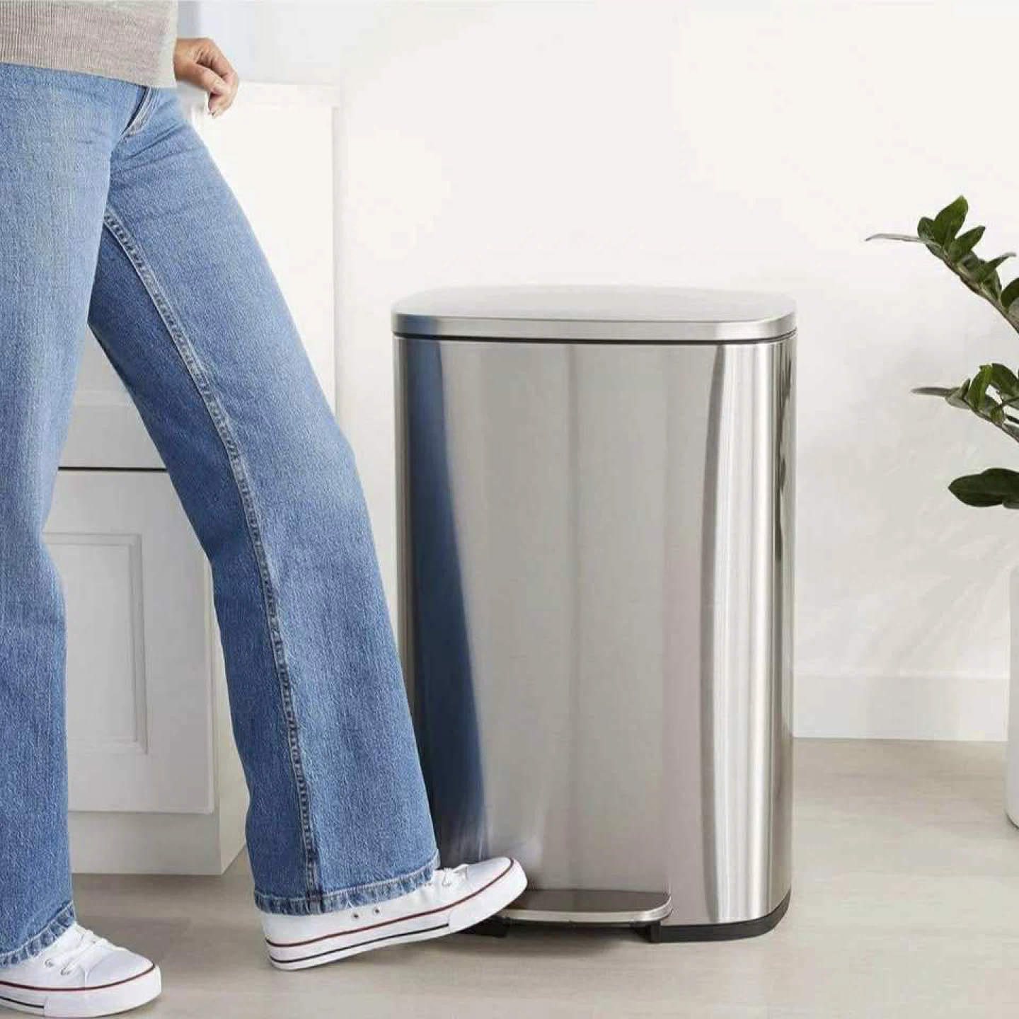 50 Liter / 13.2 Gallon Soft-Close, Smudge Resistant Trash Can wi - photo 3