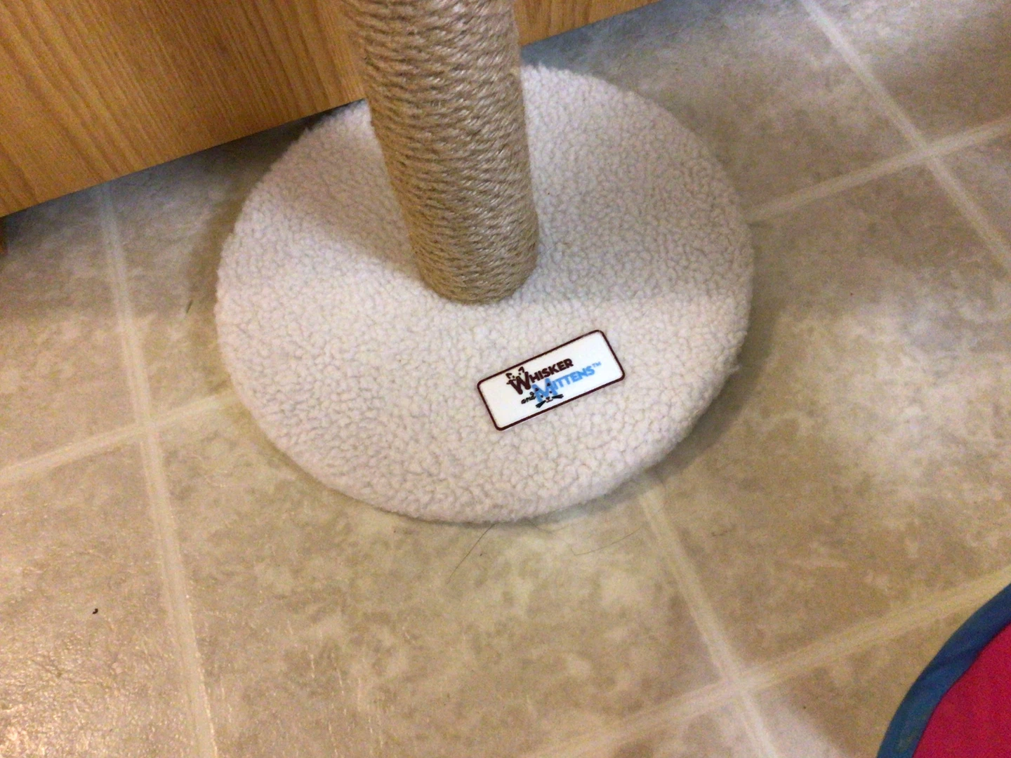 Whiskers & Mittens Cat Scratching Post - photo 2