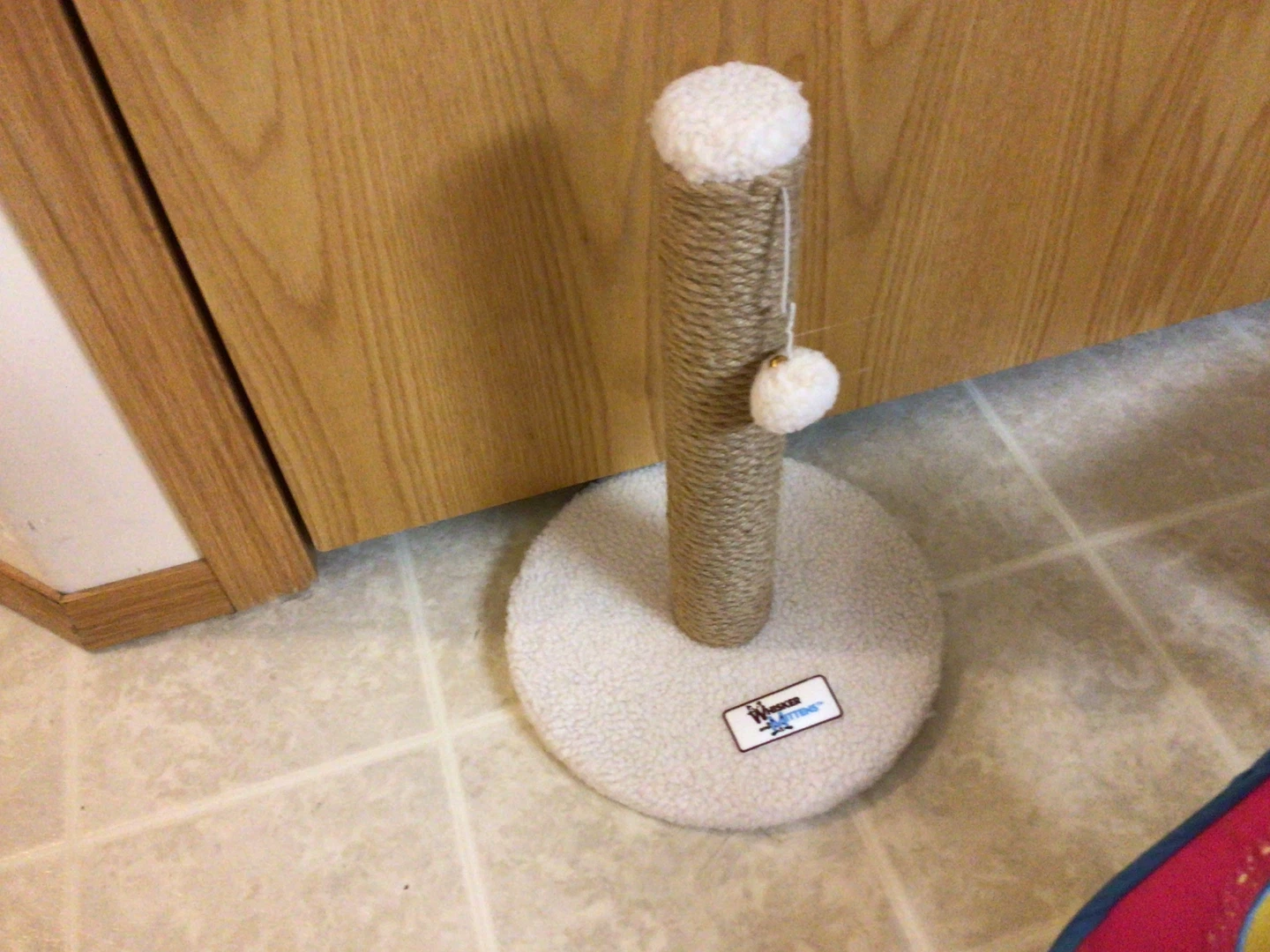 Whiskers & Mittens Cat Scratching Post - photo 3