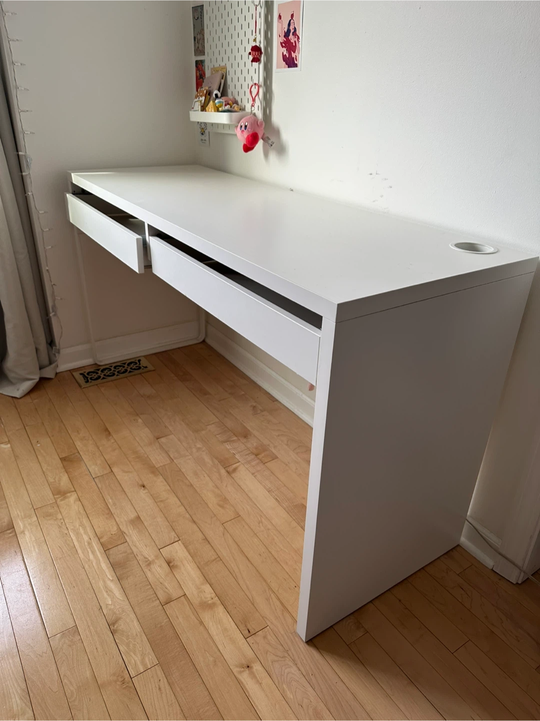 IKEA MICKE white desk 🥕