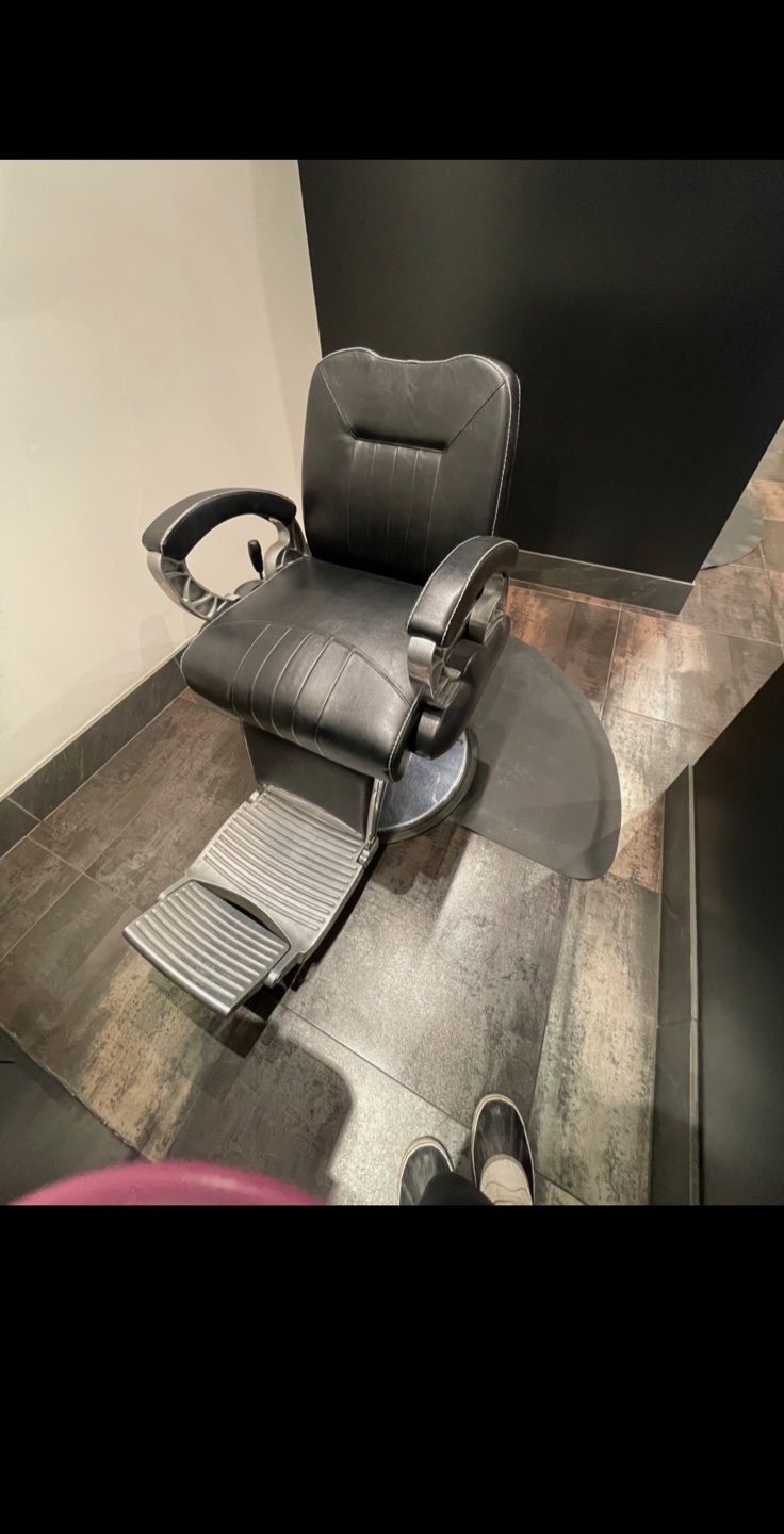Black Salon/Barber Chair