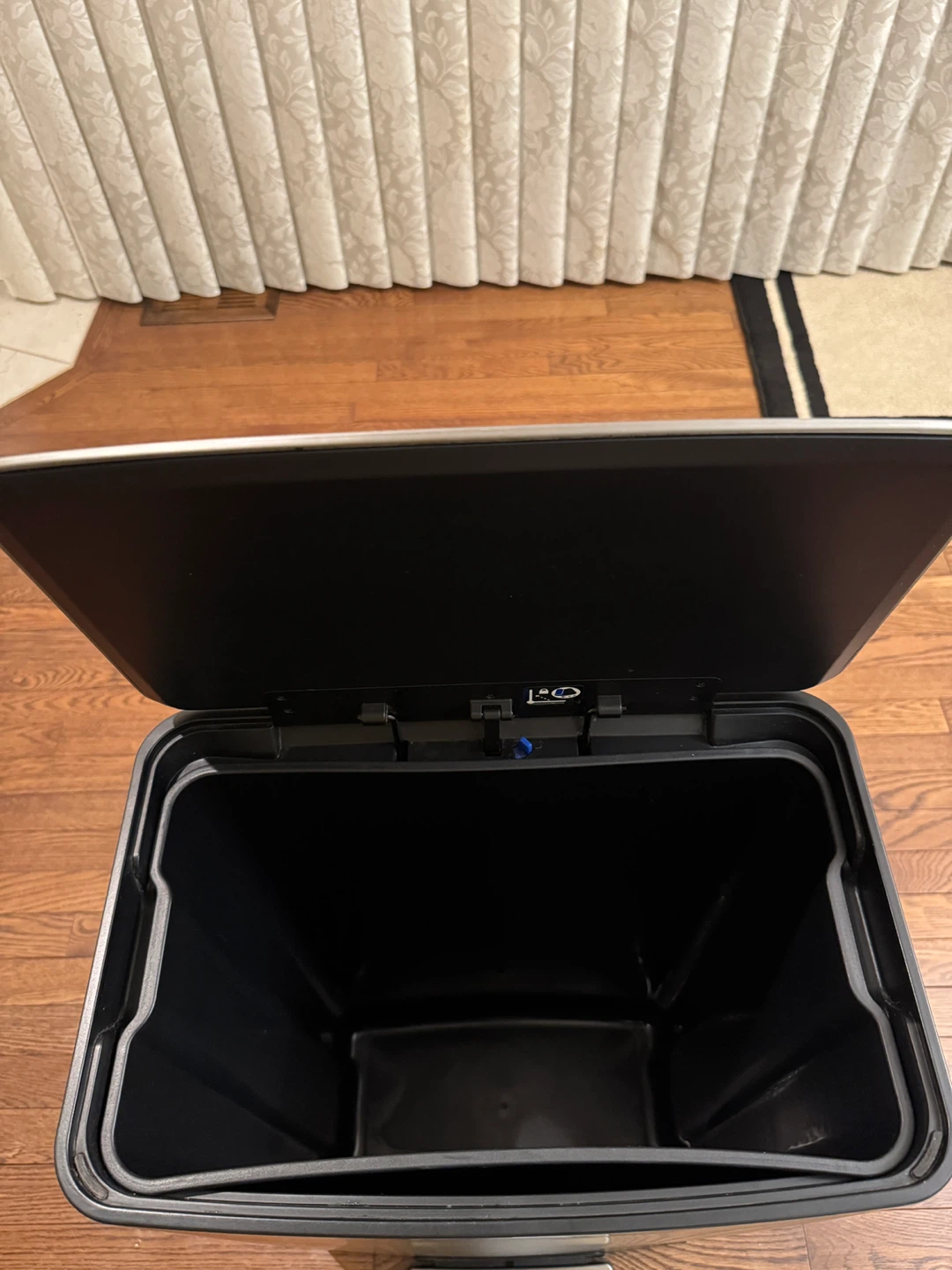 Kohler Step Trash Bin - 47 L - photo 3
